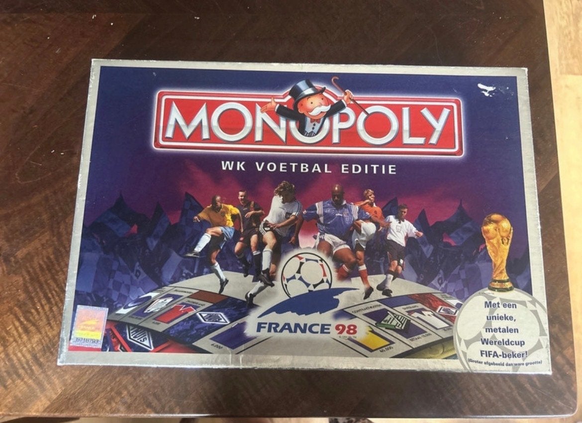 Monopoly WK Voetbal Editie France 98, Drie of vier spelers, Ophalen of Verzenden, Zo goed als nieuw