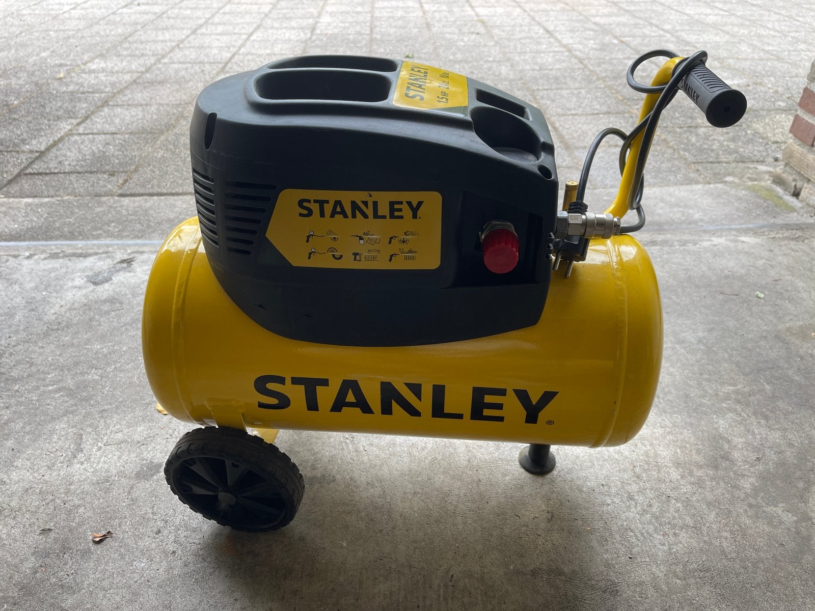 Stanley Compressor 24L 8 Bar - Zo goed als nieuw, Ophalen, 6 tot 10 bar, Zo goed als nieuw, 25 tot 100 liter
