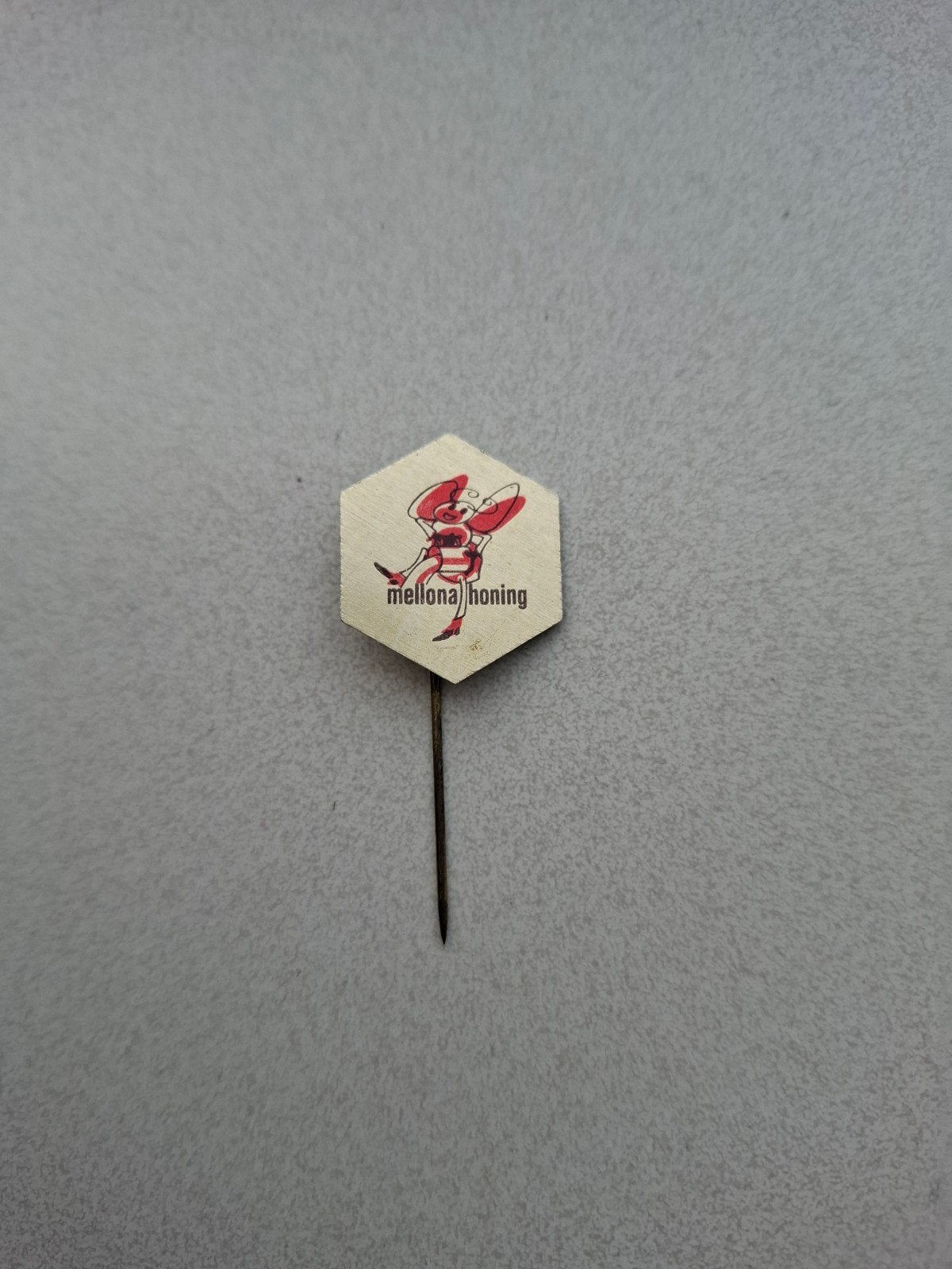 Vintage speldje pin prikker steekspeld Mellona honing, Verzamelen, Ophalen of Verzenden
