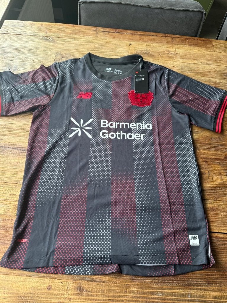 Bayer Leverkusen uitshirt - Zwart/Rood - Maat M, Sport en Fitness, Ophalen of Verzenden, Nieuw, Shirt