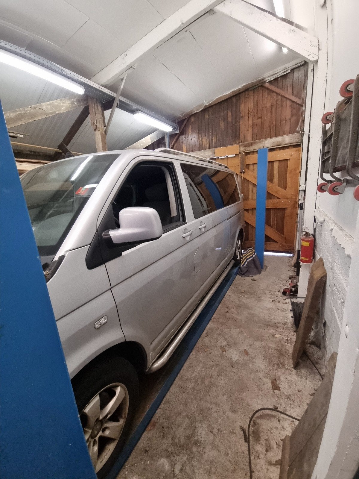 Volkswagen Transporter 2.5 TDI 1.0 128KW DC AUT 2005, Auto's, Stof, Zwart, Parkeersensor, Volkswagen