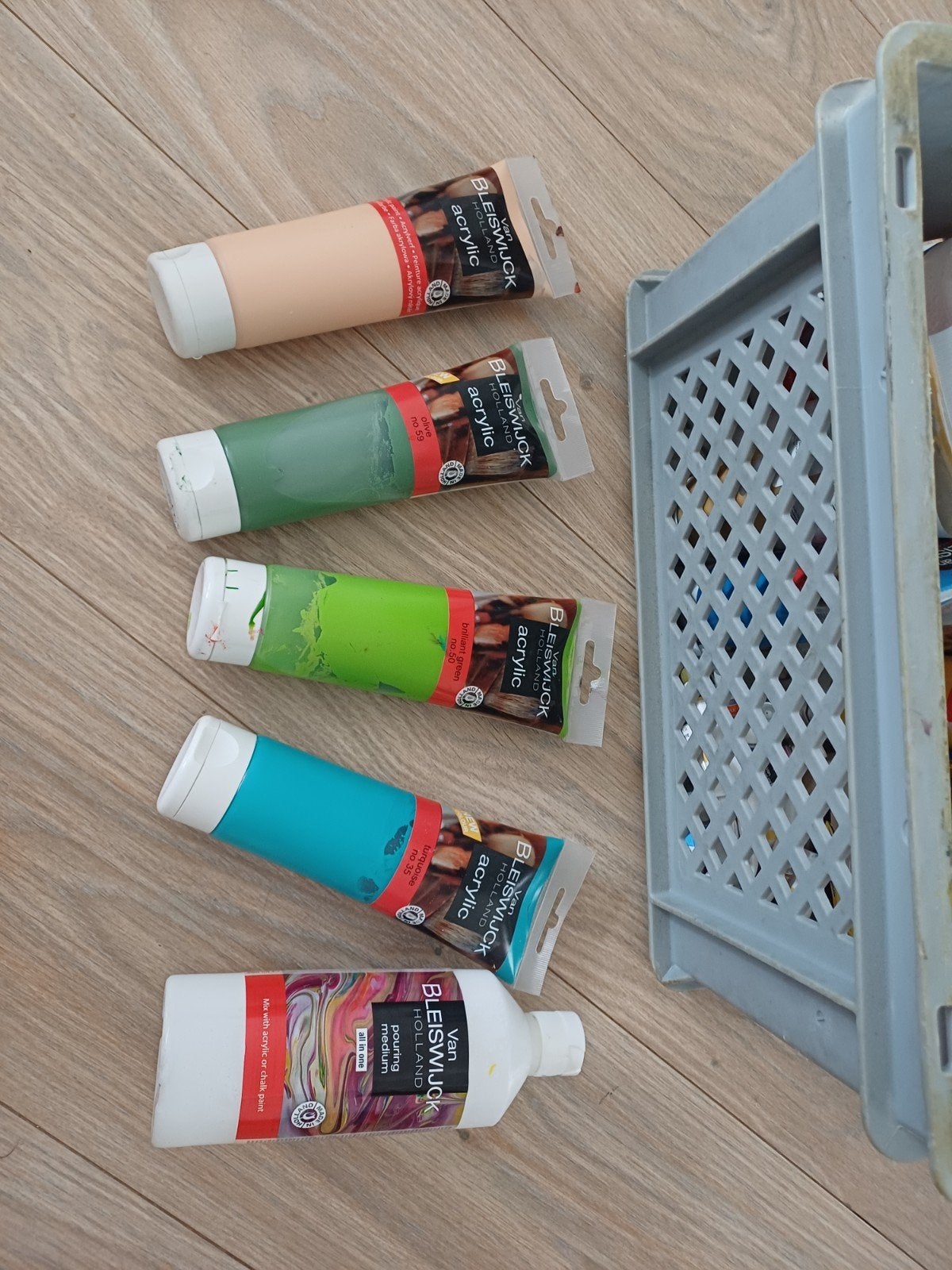 Kratje acrylverf en kwastjes, Ophalen