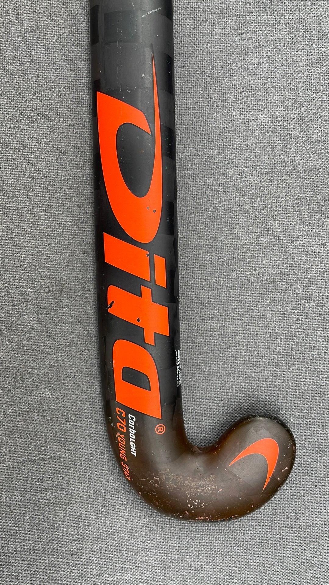 DITA CarboLGHT Youngstar C70 X-Bow - Hockeystick, Sport en Fitness, Hockey, Ophalen of Verzenden, Zo goed als nieuw, Stick