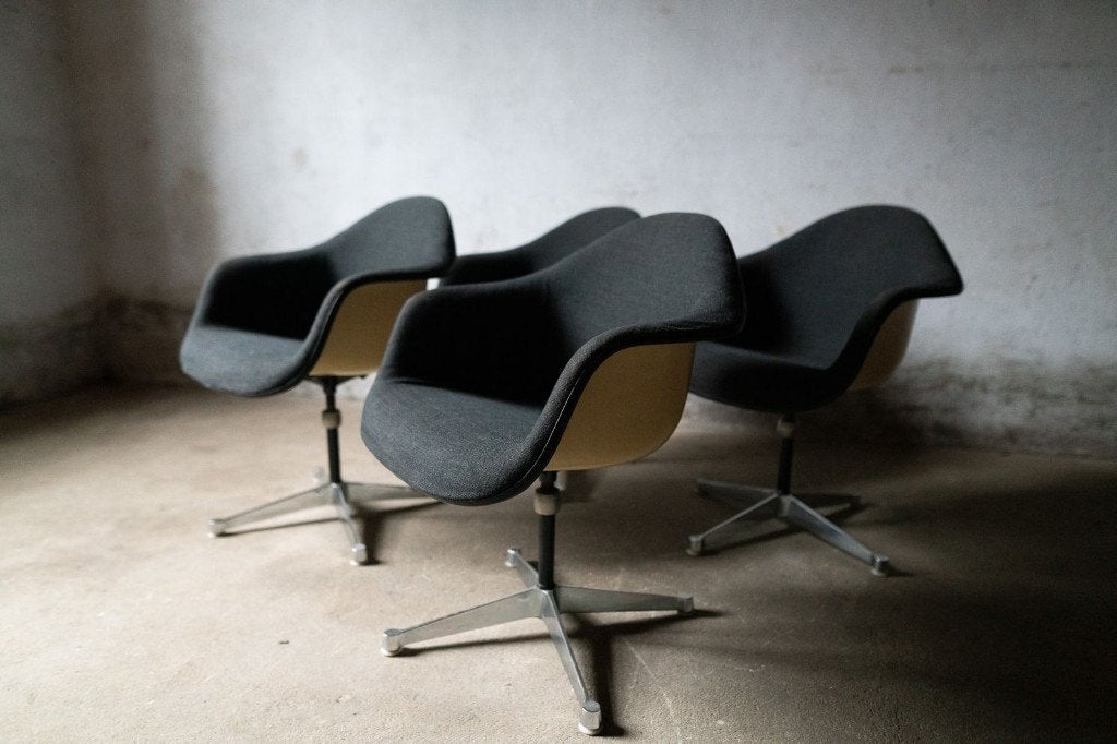 Vintage PAC fauteuils Eames, Ophalen, Stof, Minder dan 75 cm, 50 tot 75 cm