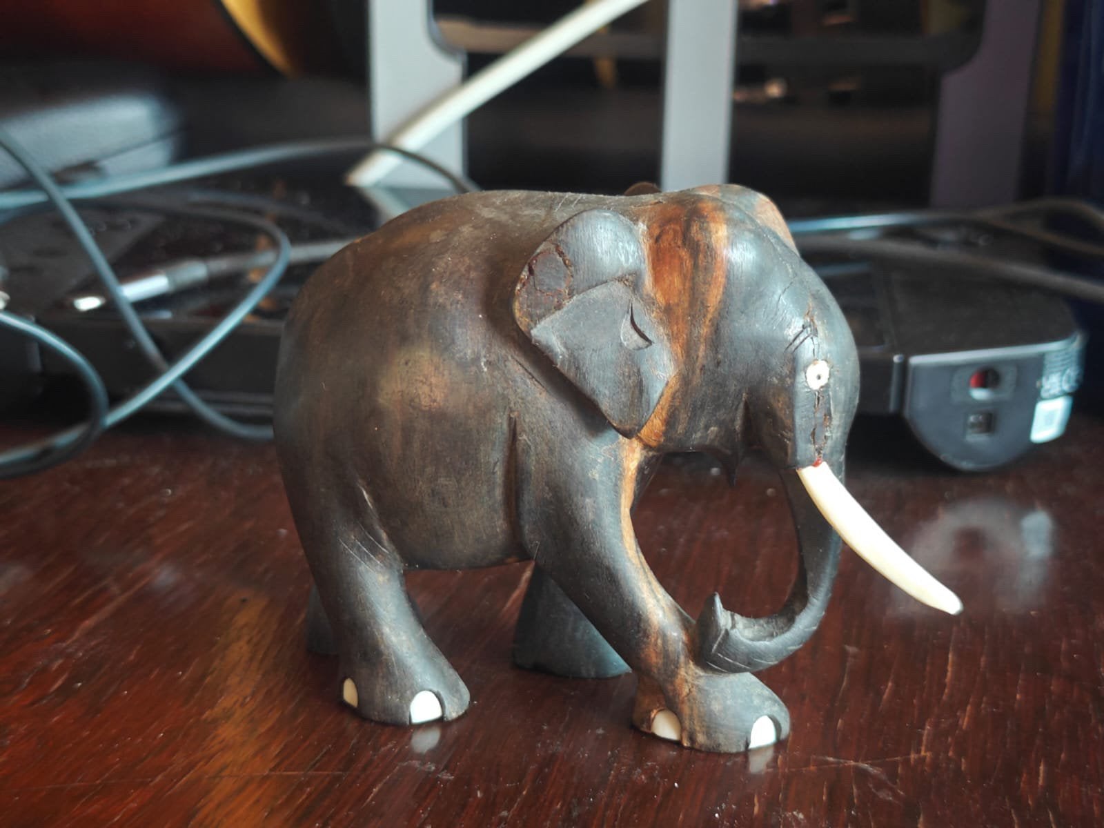 Hand-Carved Ebony Elephant White Inlay – African Sculpture, Ophalen of Verzenden