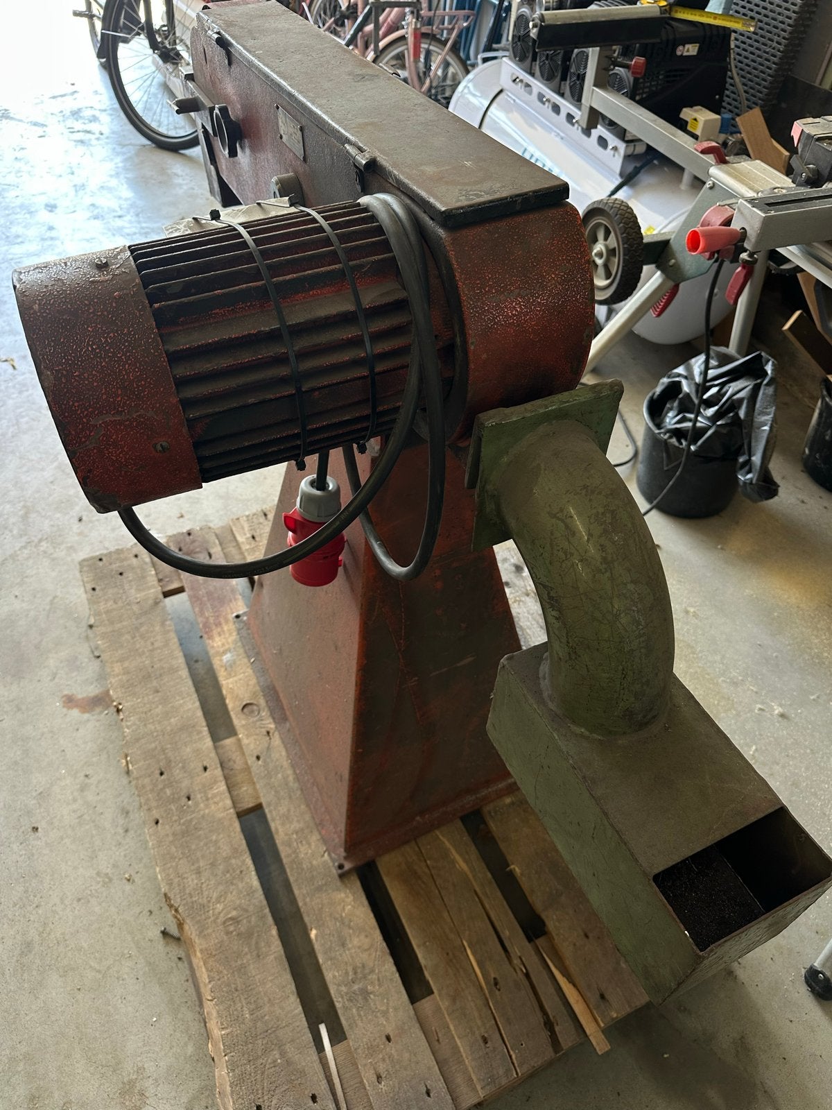 Robuuste bandschuurmachine - H.M. Elektro Aps, Doe-het-zelf en Verbouw, Gereedschap | Slijpmachines, Gebruikt, Overige typen, 1000 watt of meer