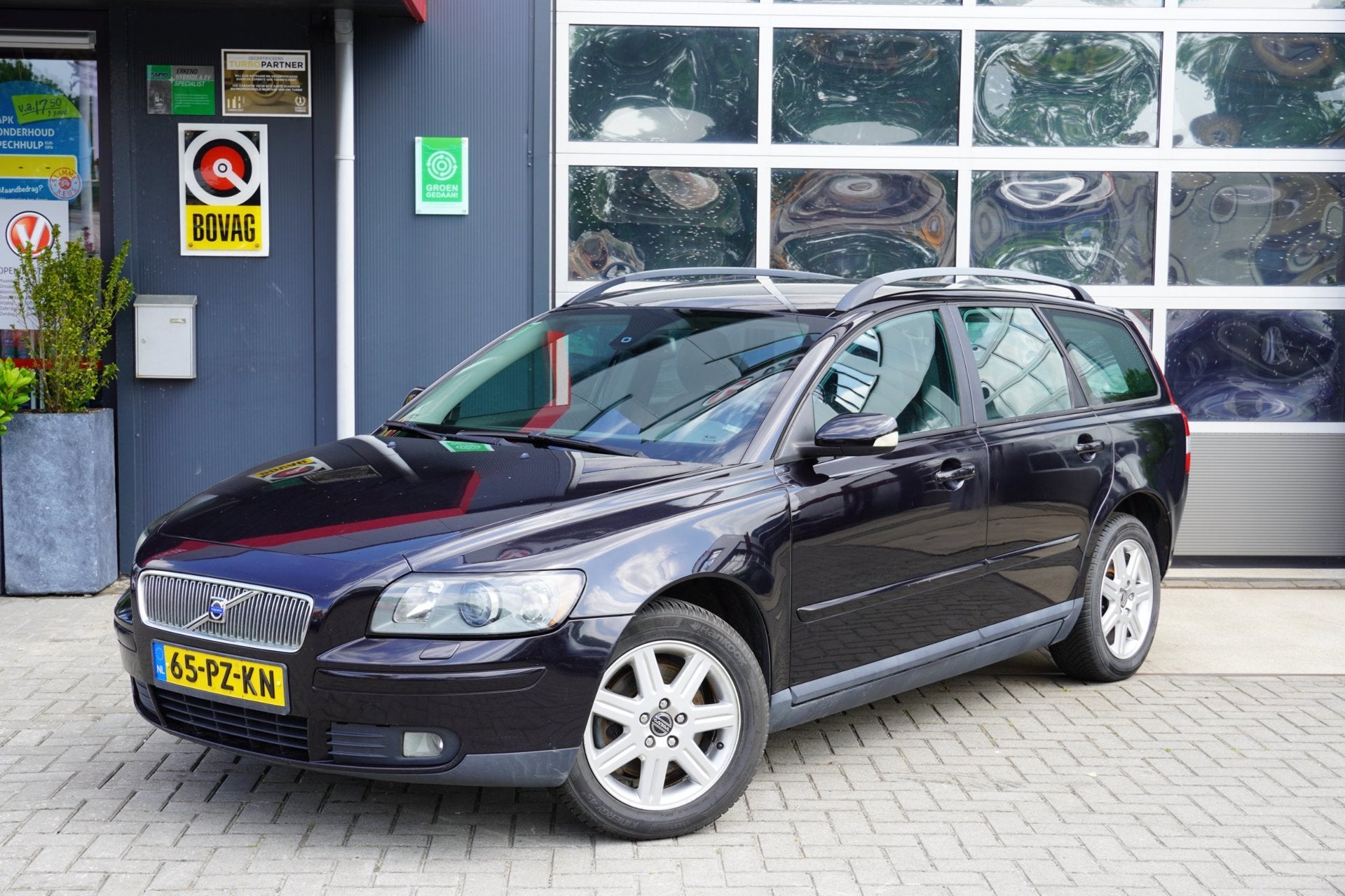 Volvo V50 2.4 Summum, Gebruikt, 700 kg, Zwart, Origineel Nederlands