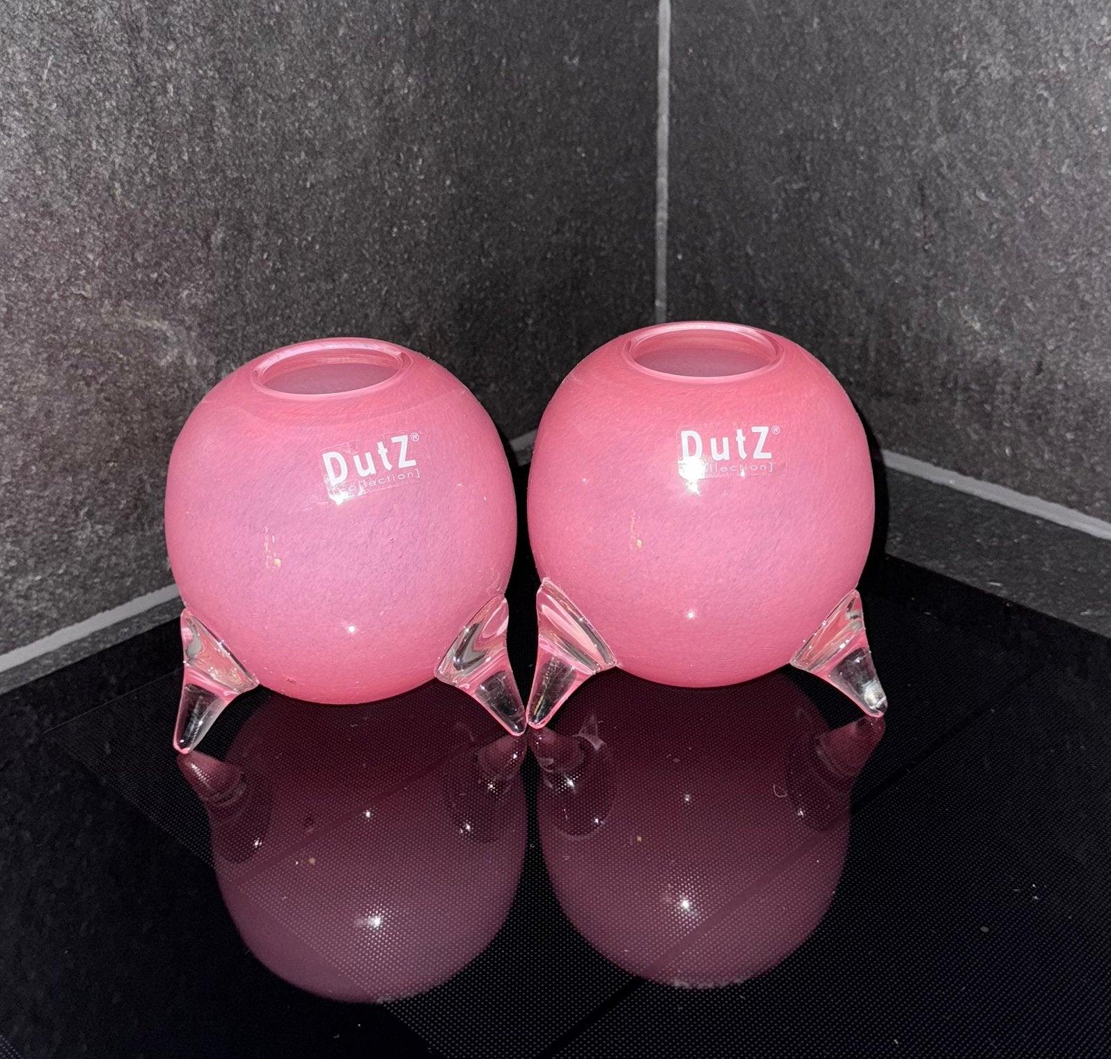 Prachtige DutZ vaasjes op voetjes  - roze - 2 delige set nw., Ophalen of Verzenden, Nieuw, Roze, Glas
