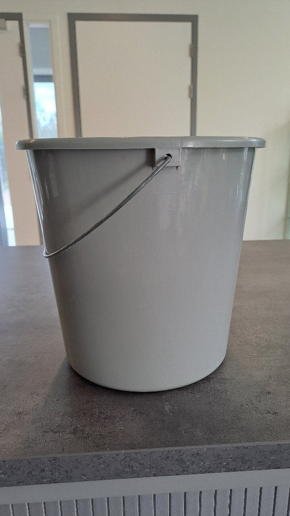 Grijze emmer met hengsel, Kunststof, Gebruikt, Met handgreep, -