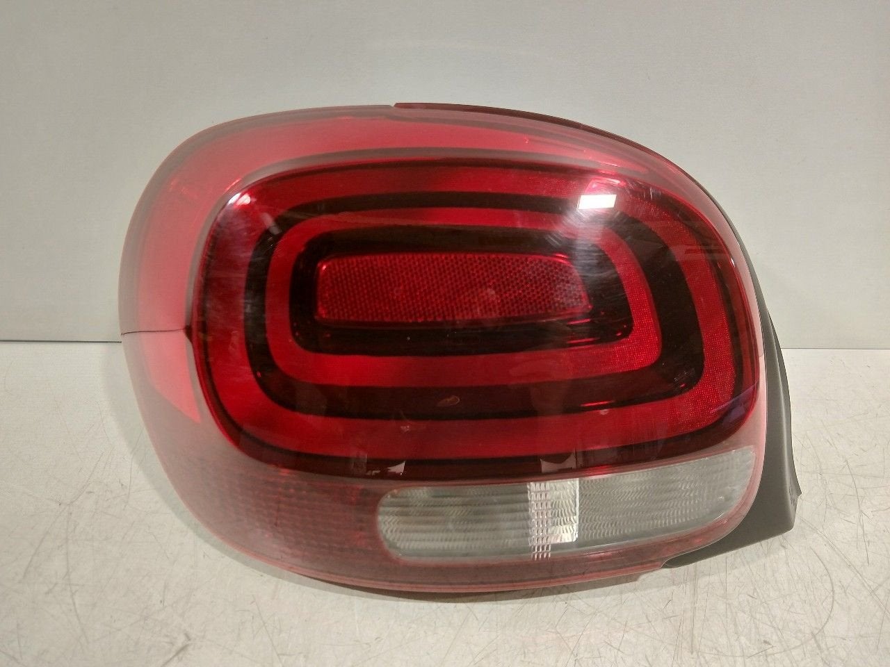 Achterlicht links buiten Citroën C3, Onderdelen@venauto.nl, Van der Ven Autorecycling B.V., Gebruikt, Ettenseweg 76, 4706 PB Roosendaal, The Netherlands
