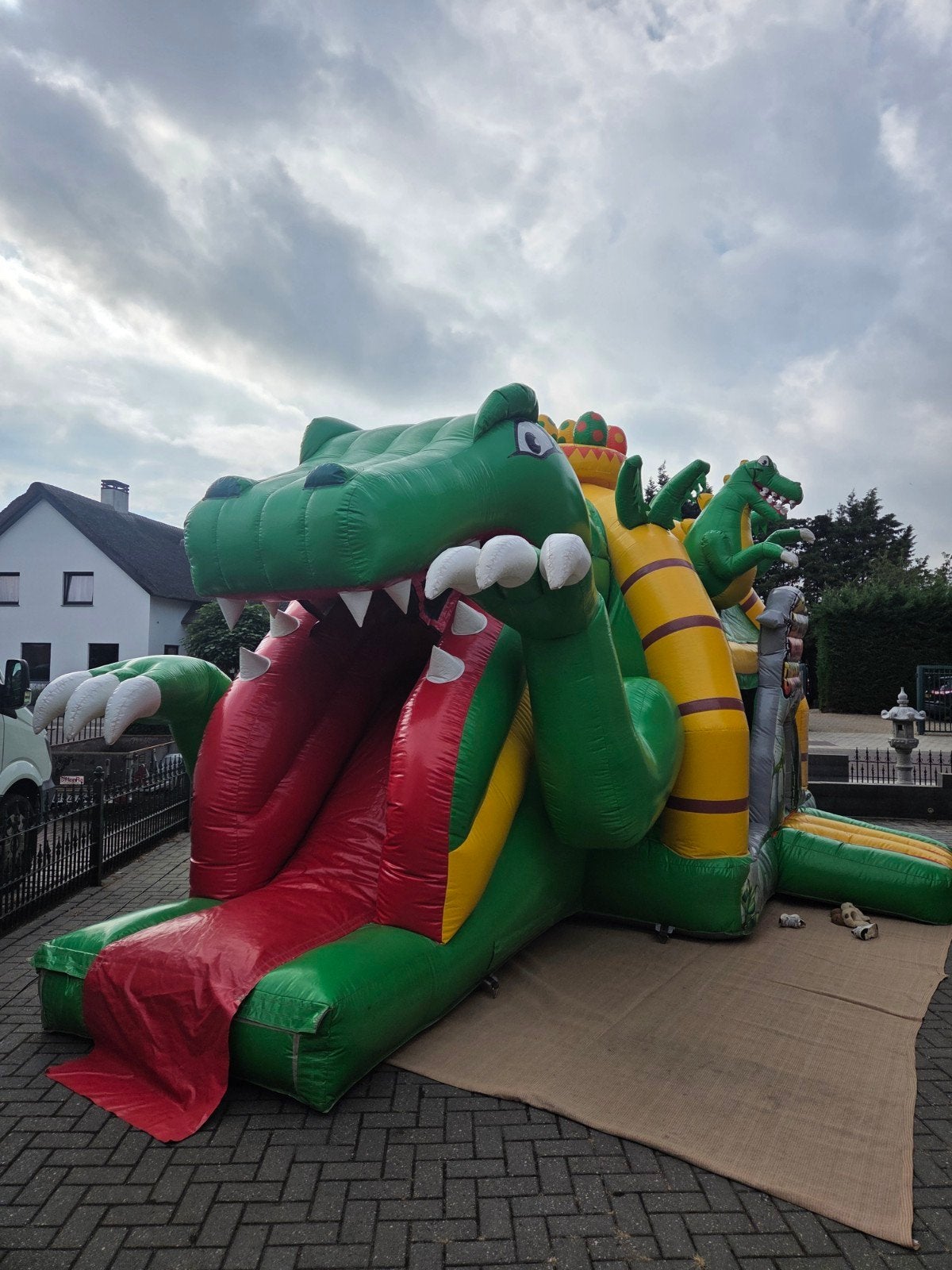 dinosaurus springkussen te huur 125 all in, Hobby en Vrije tijd, Ophalen, Zo goed als nieuw, Overige
