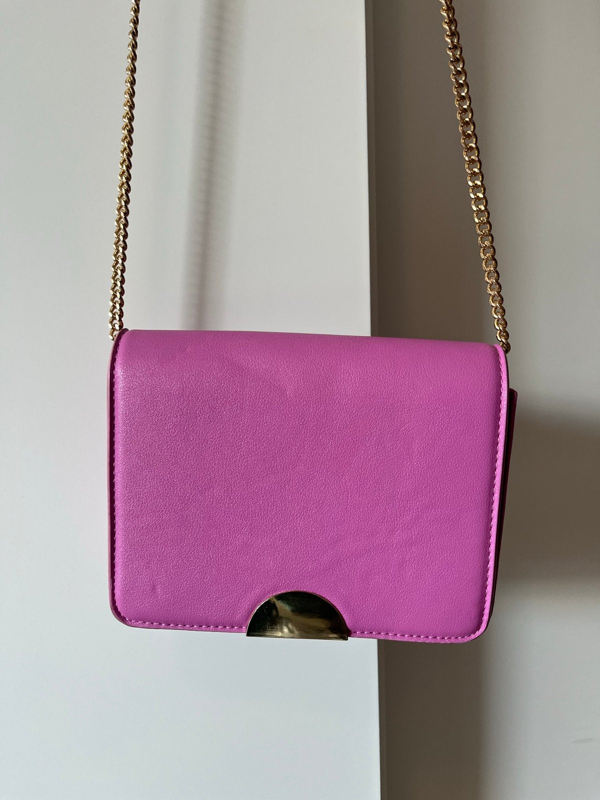 Roze schoudertasje met gouden ketting, Ophalen, Zo goed als nieuw, Roze, Schoudertasje