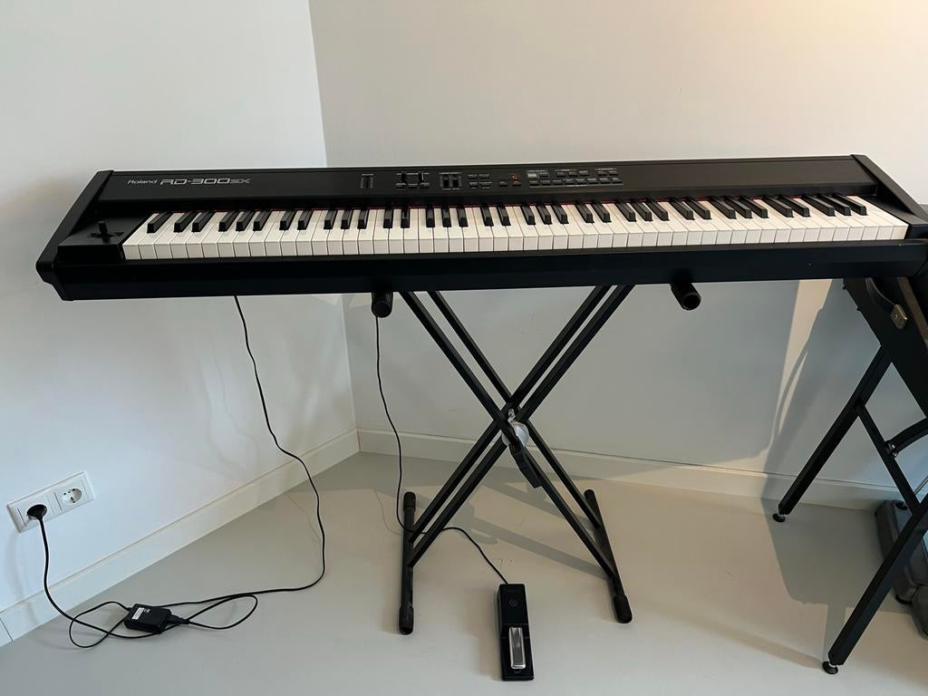 Roland RD-300SX Stage Piano - Zo goed als nieuw, 88 toetsen, Roland, Ophalen of Verzenden, Zo goed als nieuw