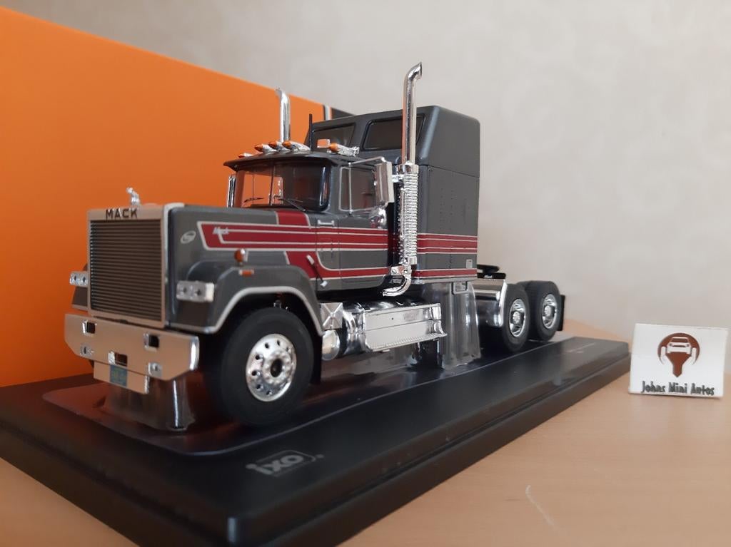 Mack Superliner Magnum 1985 Grey Metallic/Red IXO 1:43, Overige merken, Nieuw, IXO Trucks, Ophalen of Verzenden