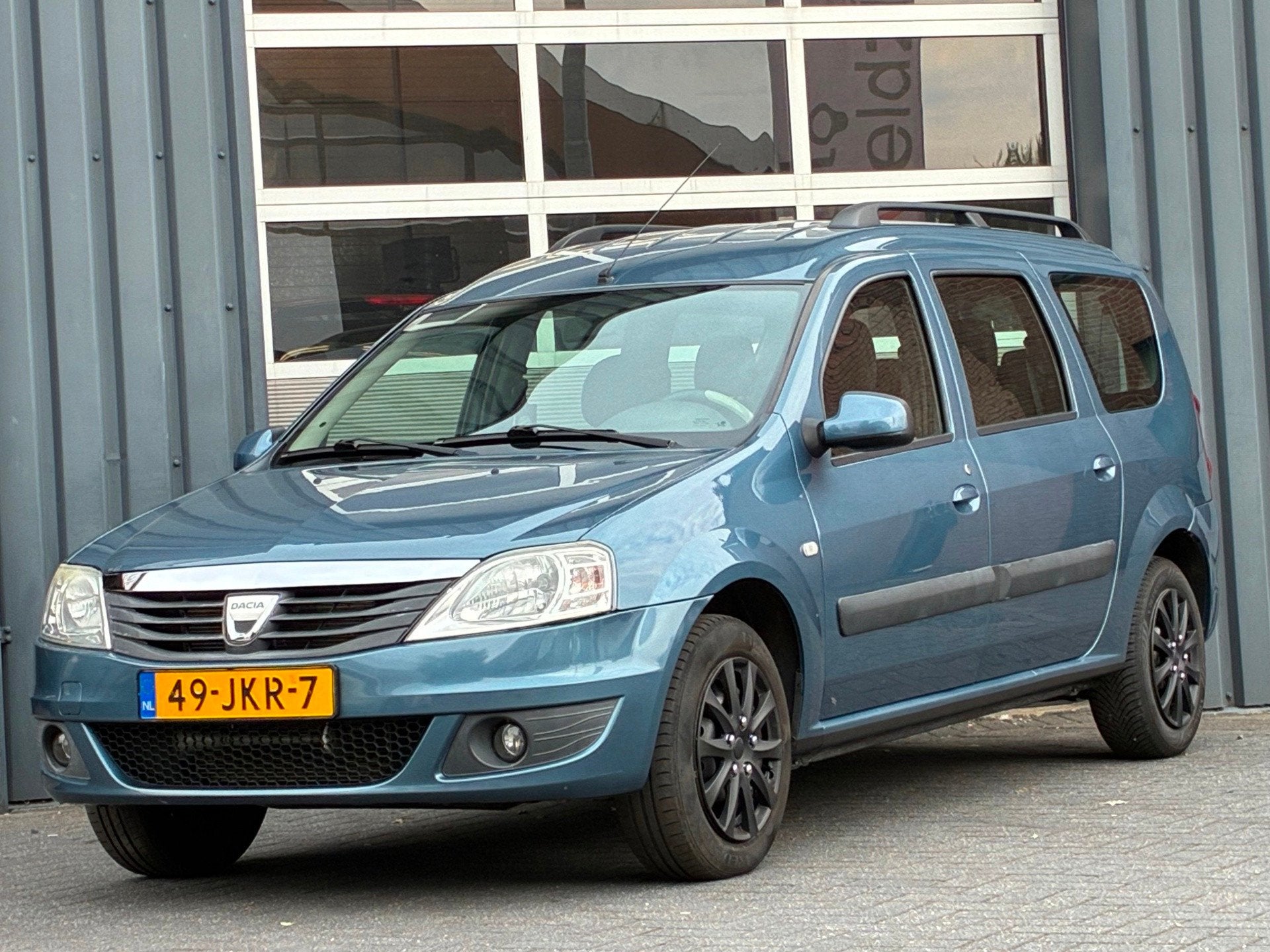 Dacia Logan MCV 1.6 Airco 7 persoons trekhaak, Auto's, Dacia, Gebruikt, 4 cilinders, Blauw, 49 €/maand