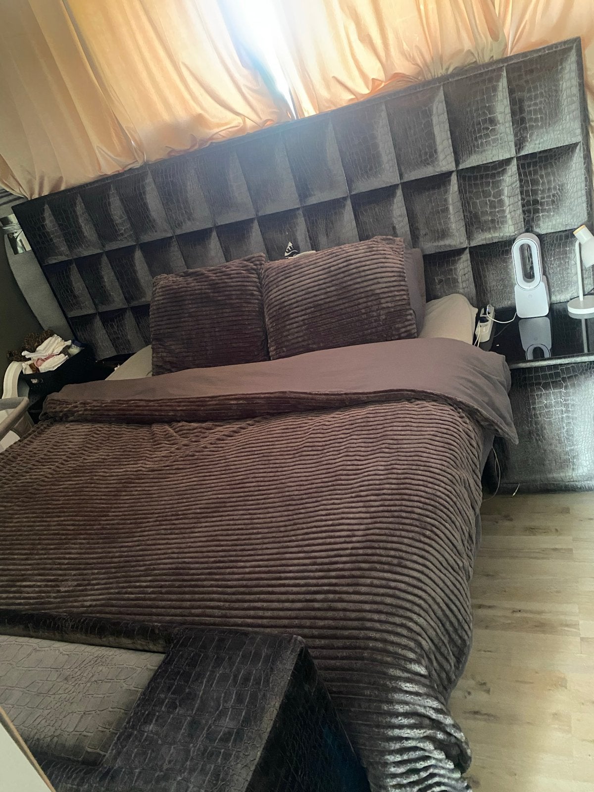 Luxe Tweepersoonsbed met TV-lift en Croco-look, Ophalen, Tweepersoons, Zo goed als nieuw, 180 cm