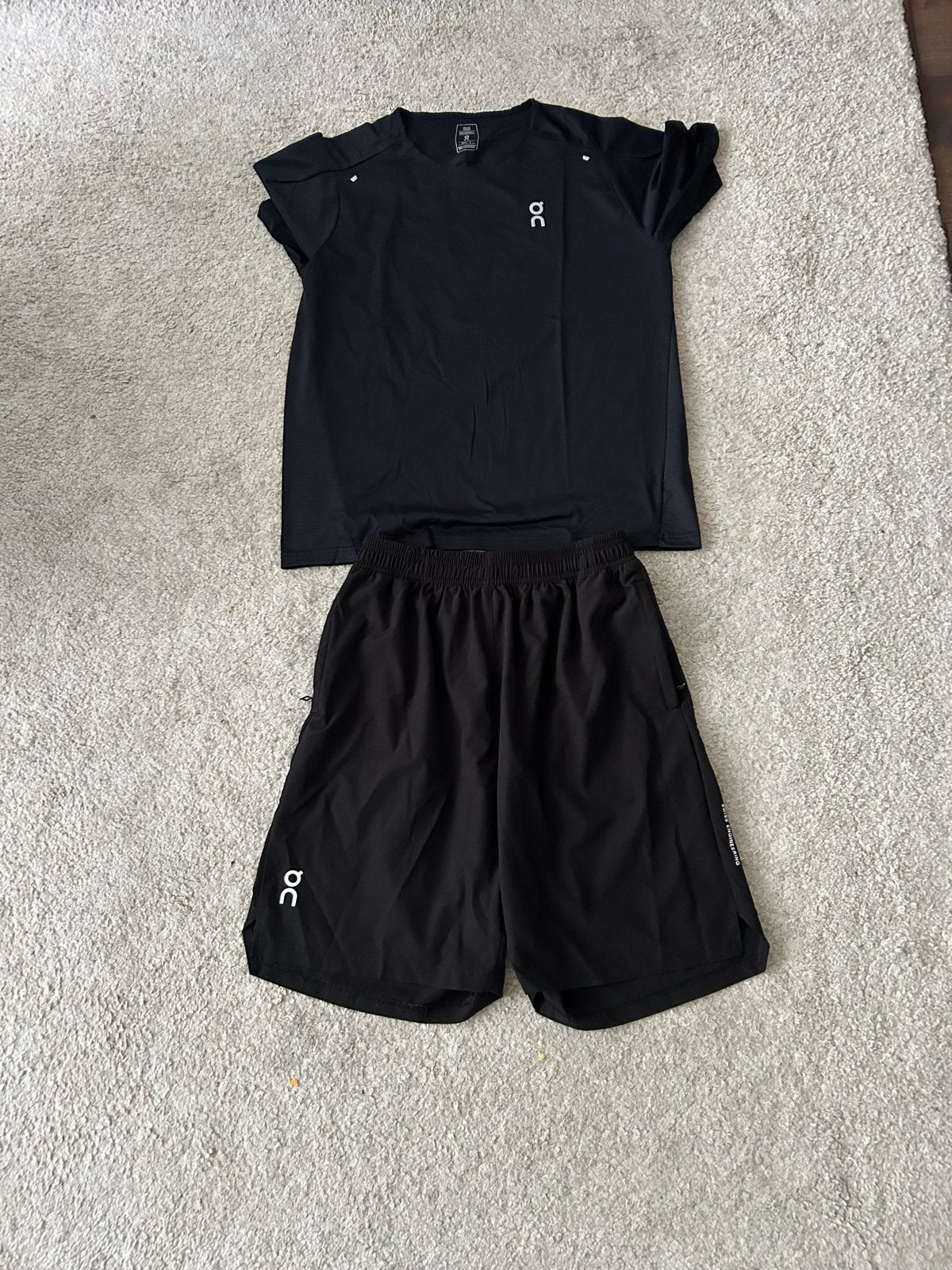 On Cloud hardloopsetjes (zwart en wit) €80ps, Overige merken, Ophalen of Verzenden, Zo goed als nieuw, Kleding