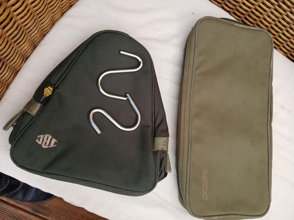 Tracker Buzzerbar / Banksticks tas en JRC weegschaal tas, Watersport en Boten, Hengelsport | Karpervissen, Ophalen of Verzenden