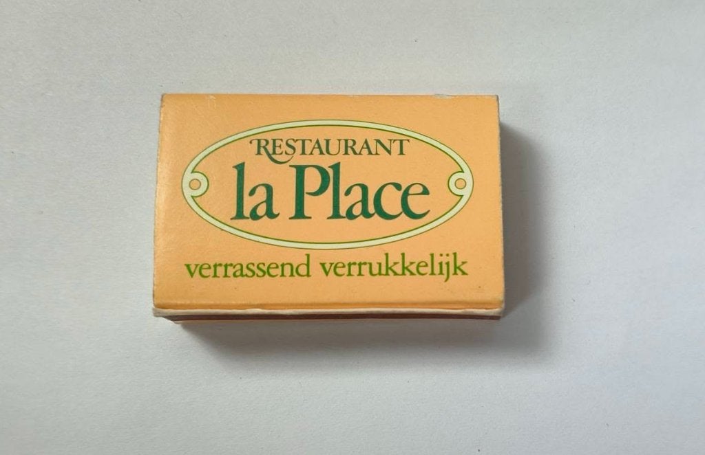 Lucifersdoosje Restaurant "La Place " Vroom & Dreesmann, Ophalen of Verzenden, Zo goed als nieuw, Luciferdoosjes of -merken