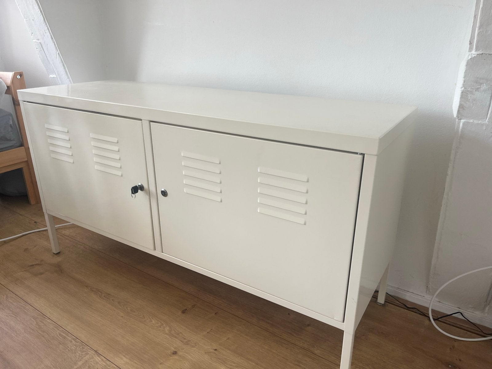 Witte IKEA commode met slot, Ophalen, Zo goed als nieuw