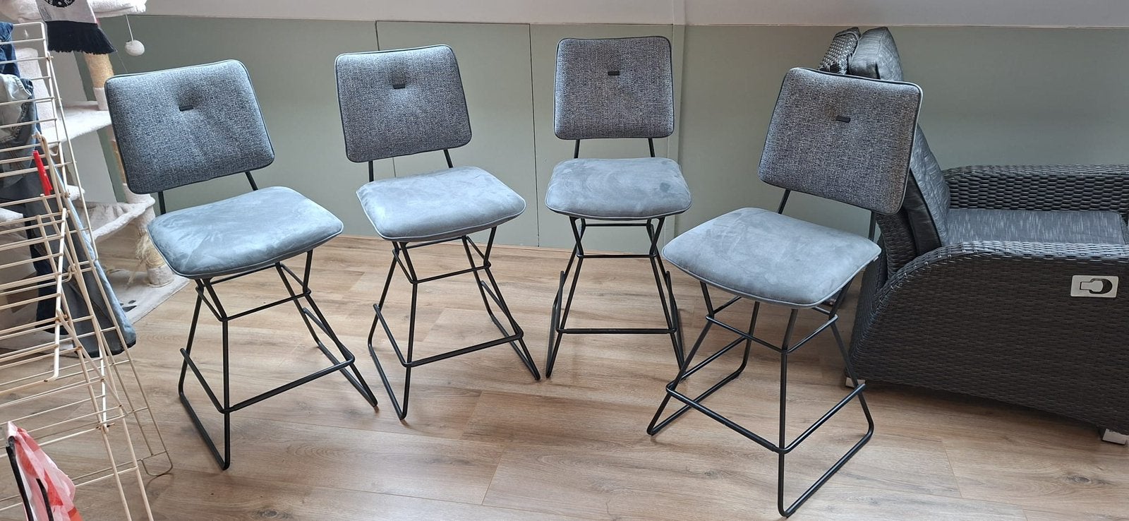 Barstoelen xooon 4 stuks, Huis en Inrichting, Barkrukken, Ophalen, Draaibaar, Gebruikt, 60 tot 90 cm