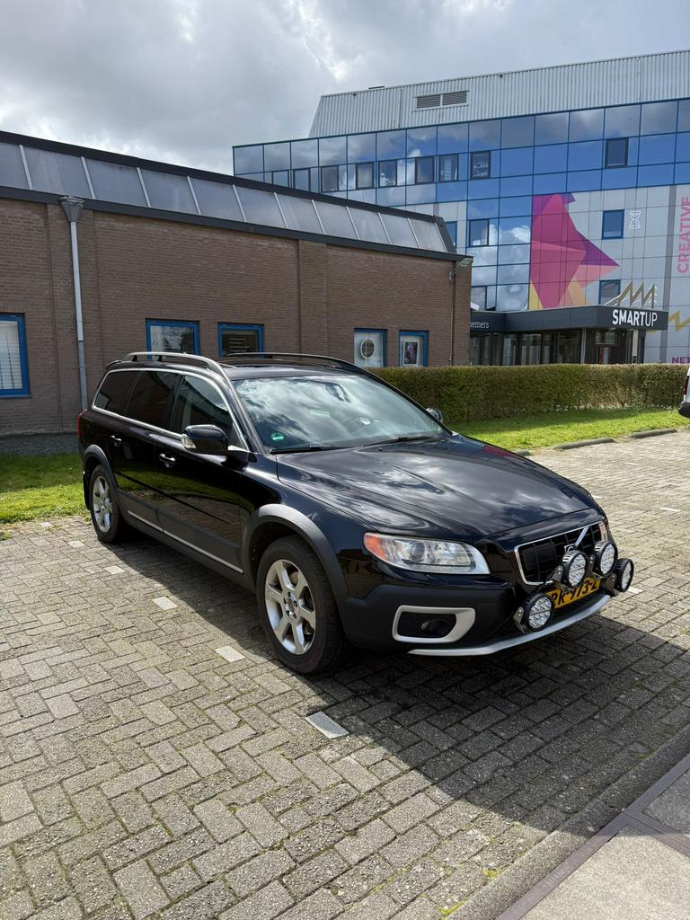 Volvo XC70 2.4 D5 AWD Geartronic 2008 Zwart, Auto's, Automaat, Zwart, 197 €/maand, XC70