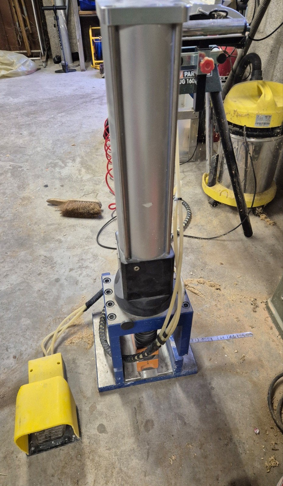 Pneumatische pers / pons machine met voetpedaal, Ophalen