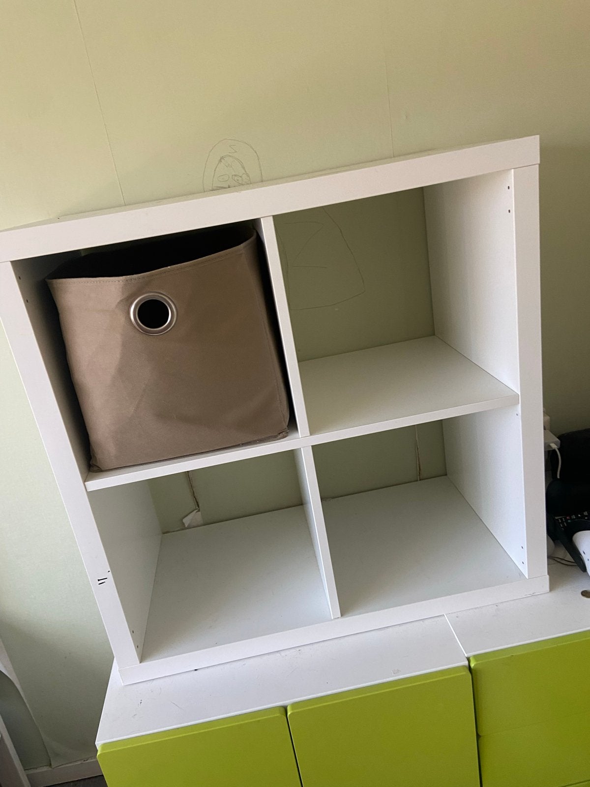 Witte kubus kast met 4 vakken - Ideaal voor opbergen, Huis en Inrichting, Ophalen, Met plank(en), Gebruikt, 50 tot 100 cm