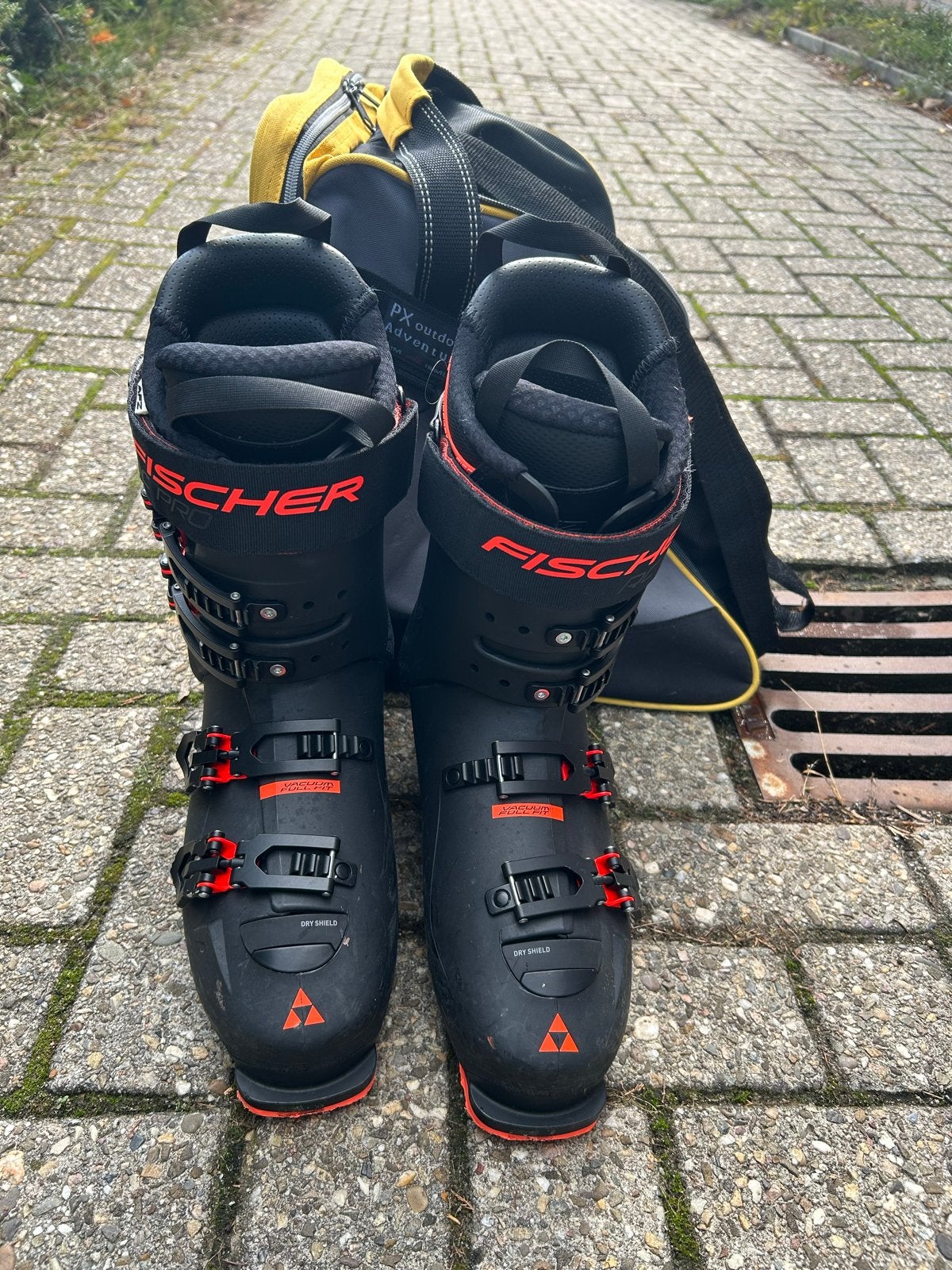 Fischer skischoen RC Pro maat 28,5 - 45 + tas, Ophalen, Fischer, Schoenen, Zo goed als nieuw