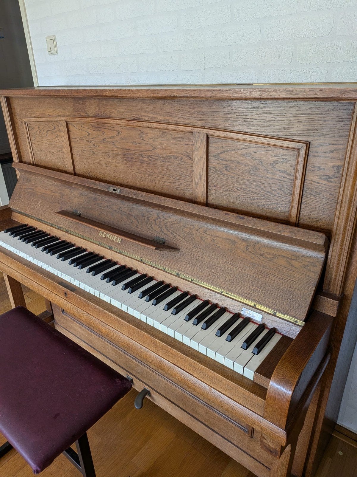 Gratis Bender Piano incl krukje, Ophalen, Gebruikt, Bruin, Piano