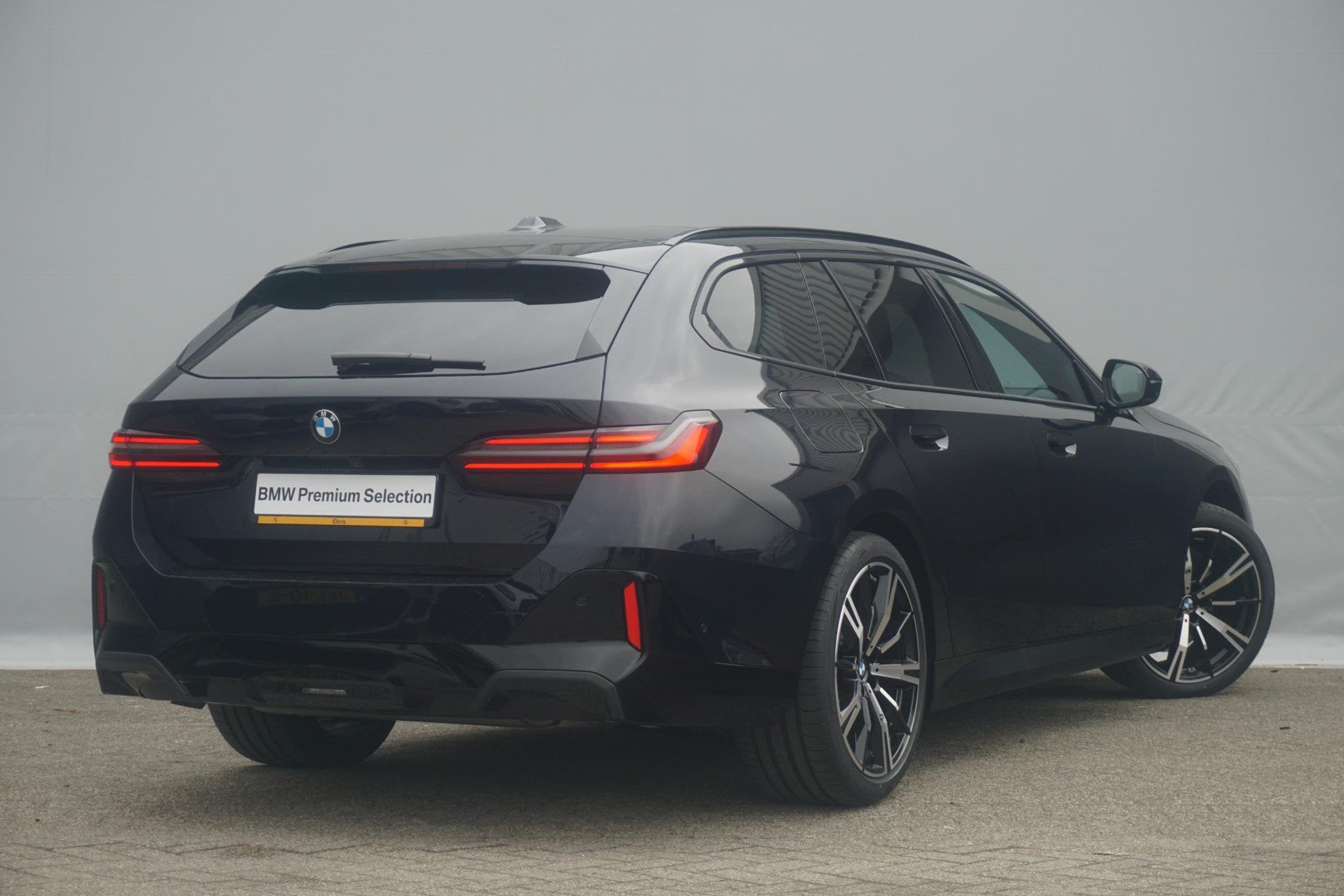 BMW 5 serie Touring 520i M Sportpakket Pro | Comfort Pack |, Auto's, Automaat, 1998 cc, Euro 6, Zwart