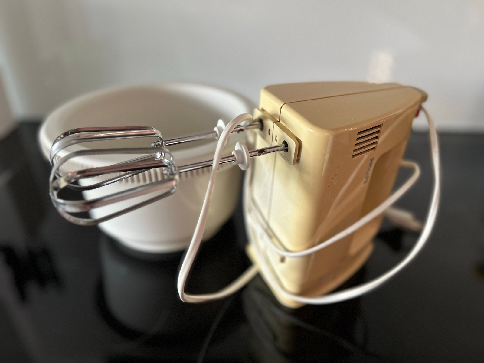 Philips Handmixer met Kom - Functioneel en gratis, Ophalen, Gebruikt, 3 snelheden of meer