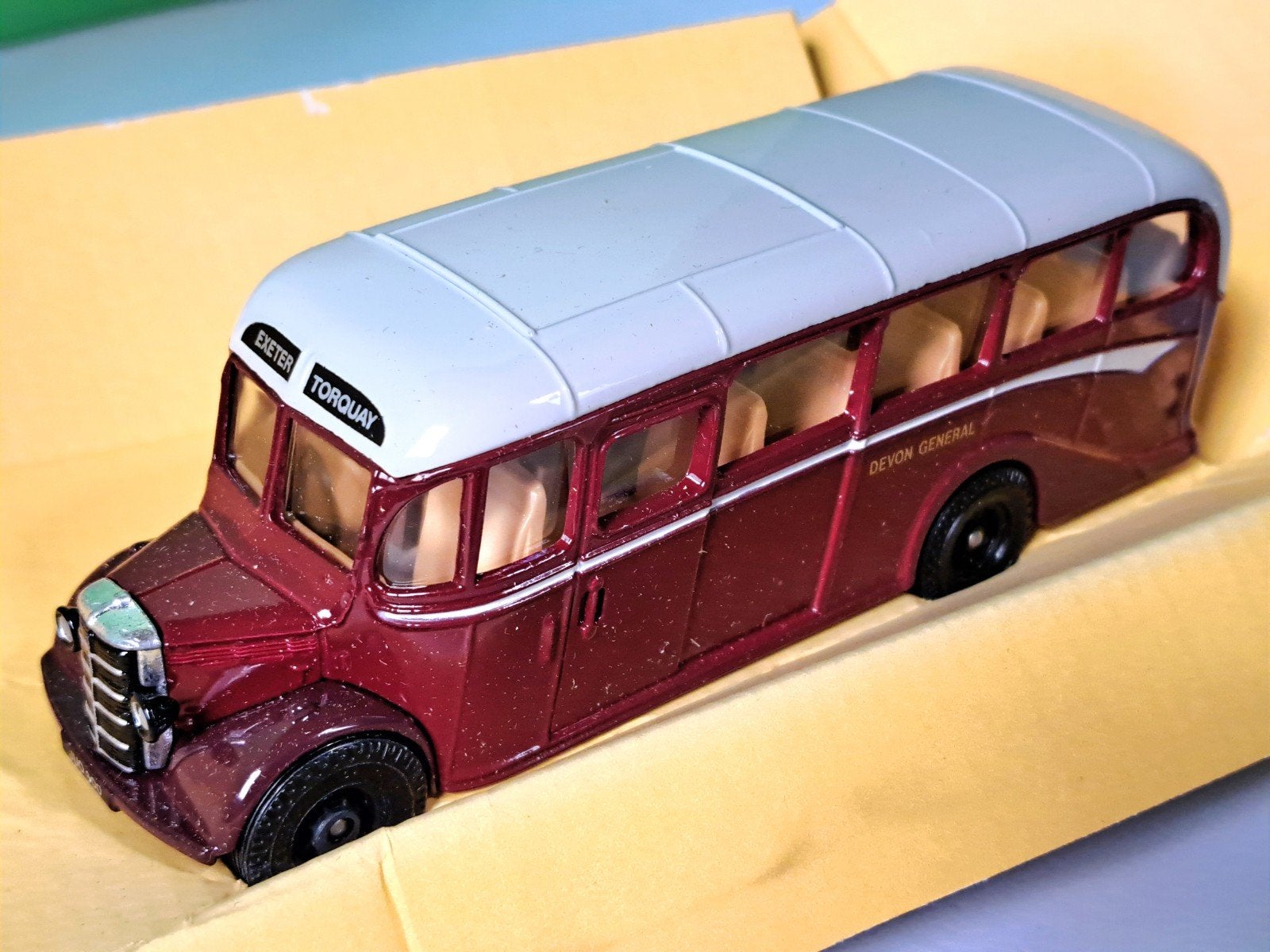 Corgi Classics Bedford OB Coach Devon General Bus, Hobby en Vrije tijd, Modelauto's | 1:50, Ophalen of Verzenden, Zo goed als nieuw