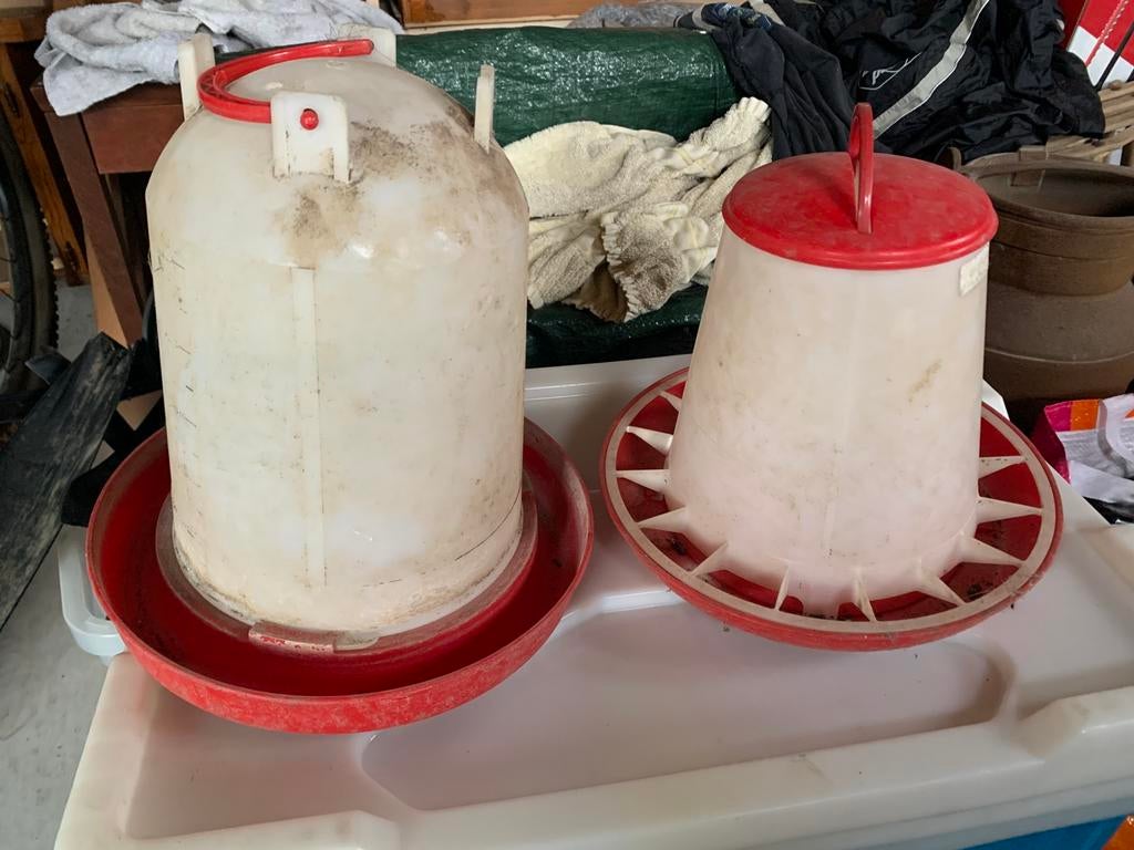 Kippenvoer en drink silo’s, Dieren en Toebehoren, Pluimvee | Toebehoren, Ophalen, Zo goed als nieuw, Drinken en Voederen