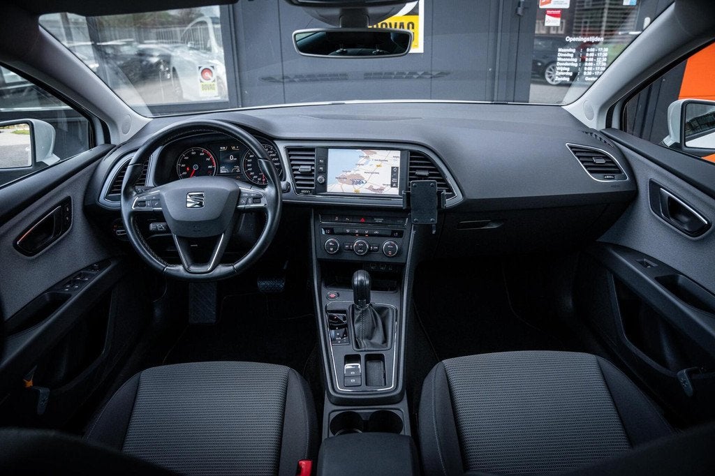 Seat Leon ST 1.0 EcoTSI Style Business*AUTOMAAT*CARPLAY*KEYL, Auto's, Gebruikt, Euro 6, Parkeersensor, Leon