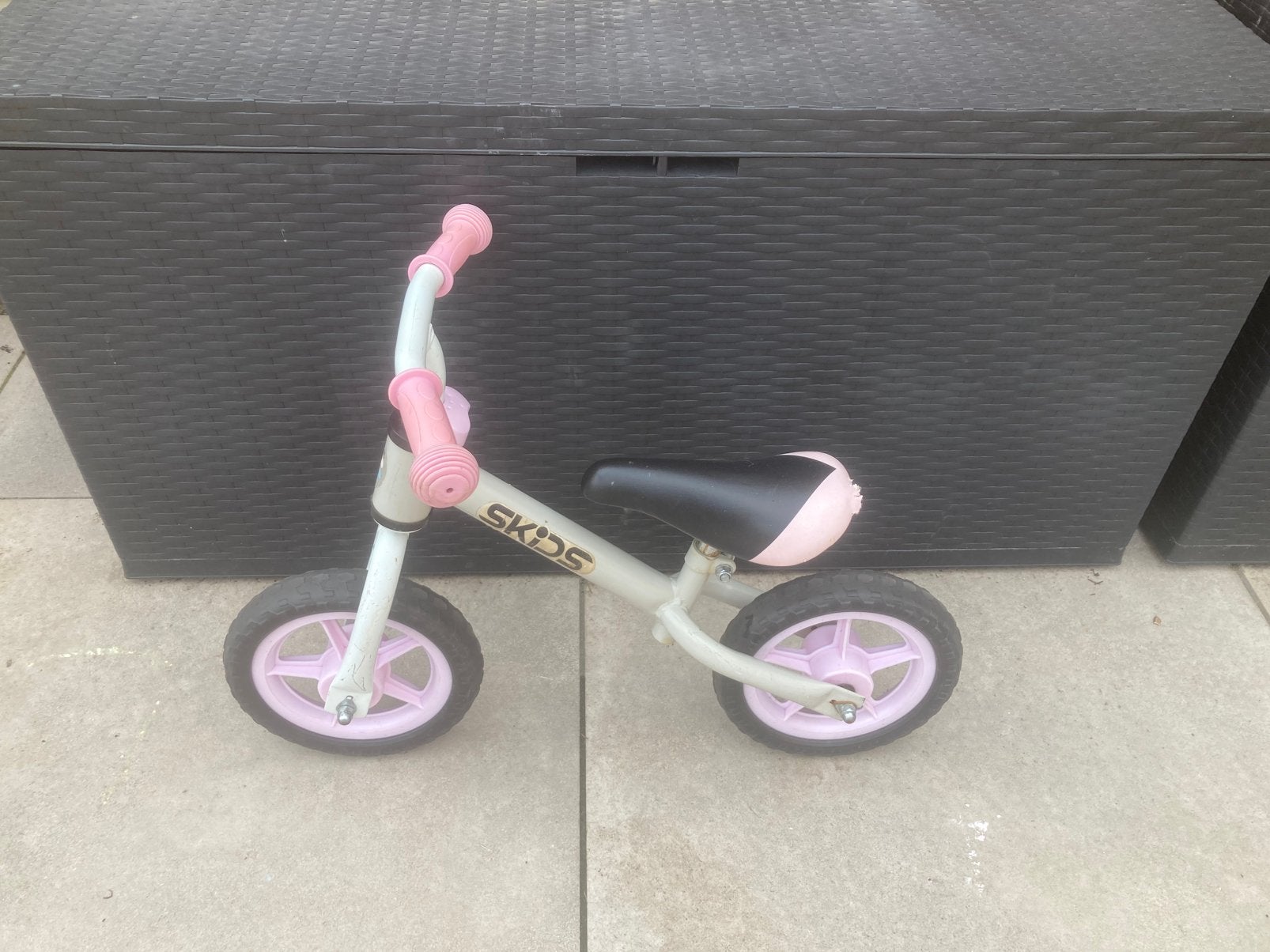 SKIDS loopfiets roze/wit, Fietsen en Brommers, Ophalen, Gebruikt, Minder dan 16 inch