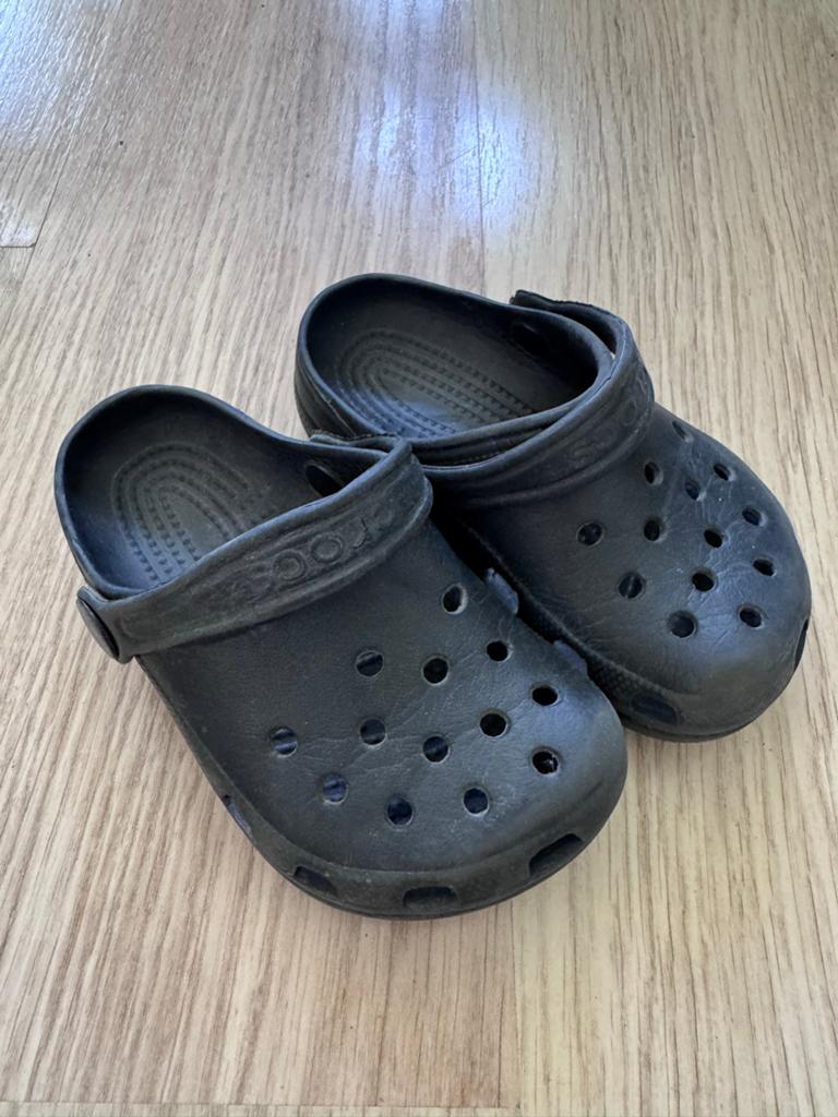 Zwarte Crocs Klompen Maat 23/24 (C6/C7) - Gebruikt, Ophalen of Verzenden, Gebruikt, Jongen of Meisje, Schoenen