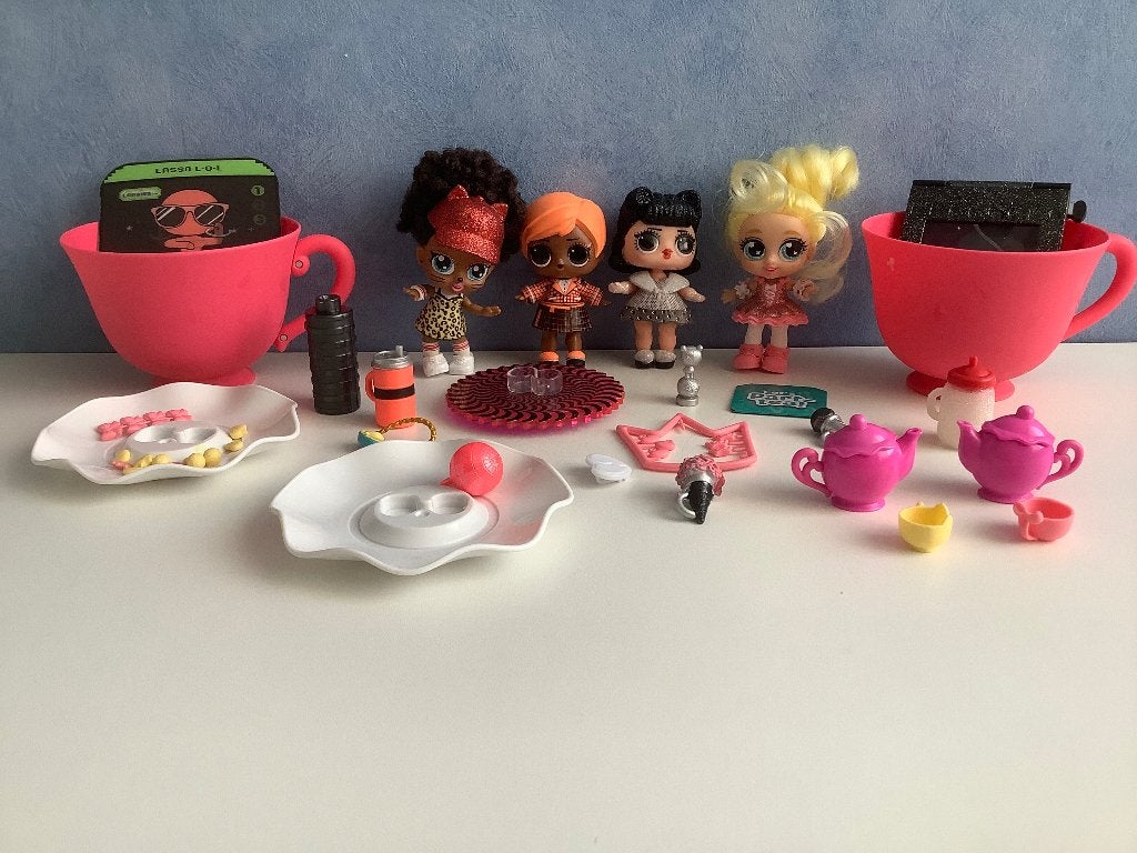 L.O.L poppetjes en assesoires, Ophalen of Verzenden, Zo goed als nieuw