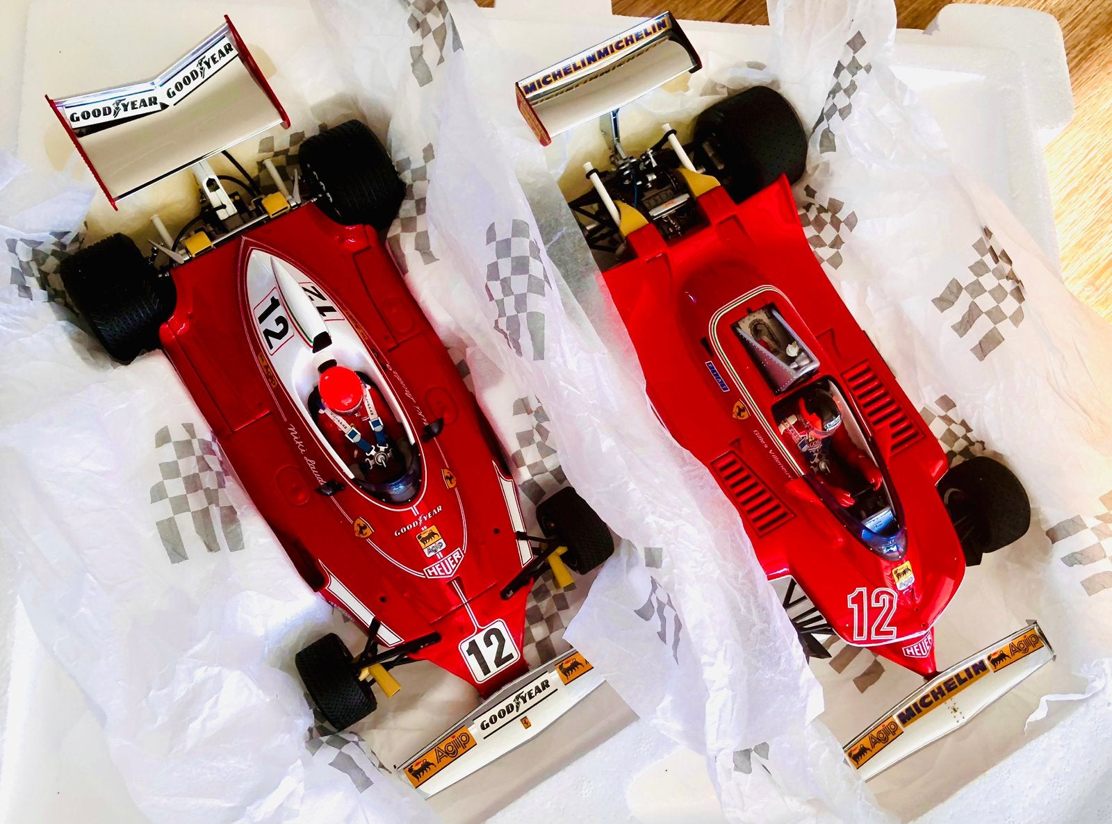 Niki Lauda Gilles Villeneuve Ferrari Exoto giftset 1:18, Hobby en Vrije tijd, Modelauto's | 1:18, Ophalen, Zo goed als nieuw, Overige merken