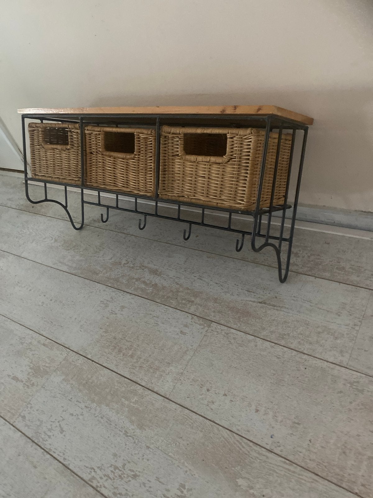 Kapstok met mandjes en haken - 72cm breed, Wandkapstok, Gebruikt, Ophalen of Verzenden, Minder dan 100 cm