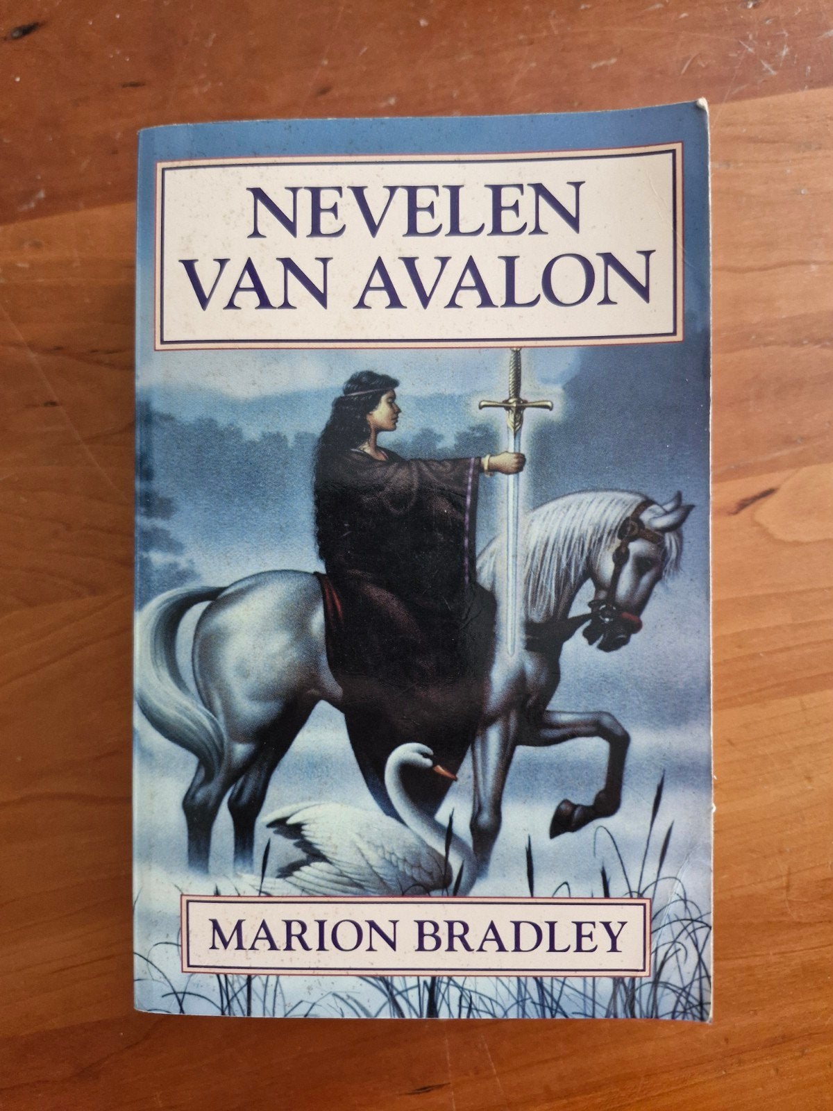 Marion Zimmer Zimmer Bradley - Nevelen van Avalon, Ophalen of Verzenden, Gelezen, Marion Zimmer Zimmer Bradley