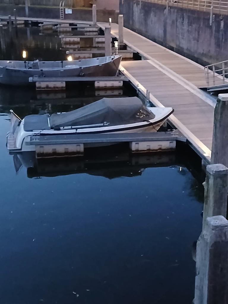 Complete oldambtsloep 580 met trailer en 20 pk suzuki, Watersport en Boten, Ophalen of Verzenden, Zo goed als nieuw, Buitenboordmotor