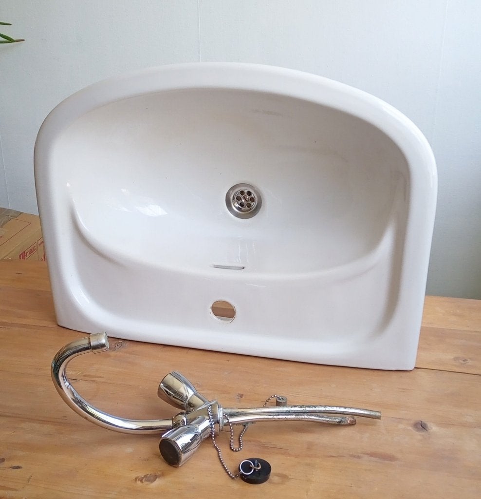 Wastafel badkamer vintage jaren 80 / incl 2-knopsmengkraan, Huis en Inrichting, Badkamer | Badkamermeubels, Ophalen, Gebruikt