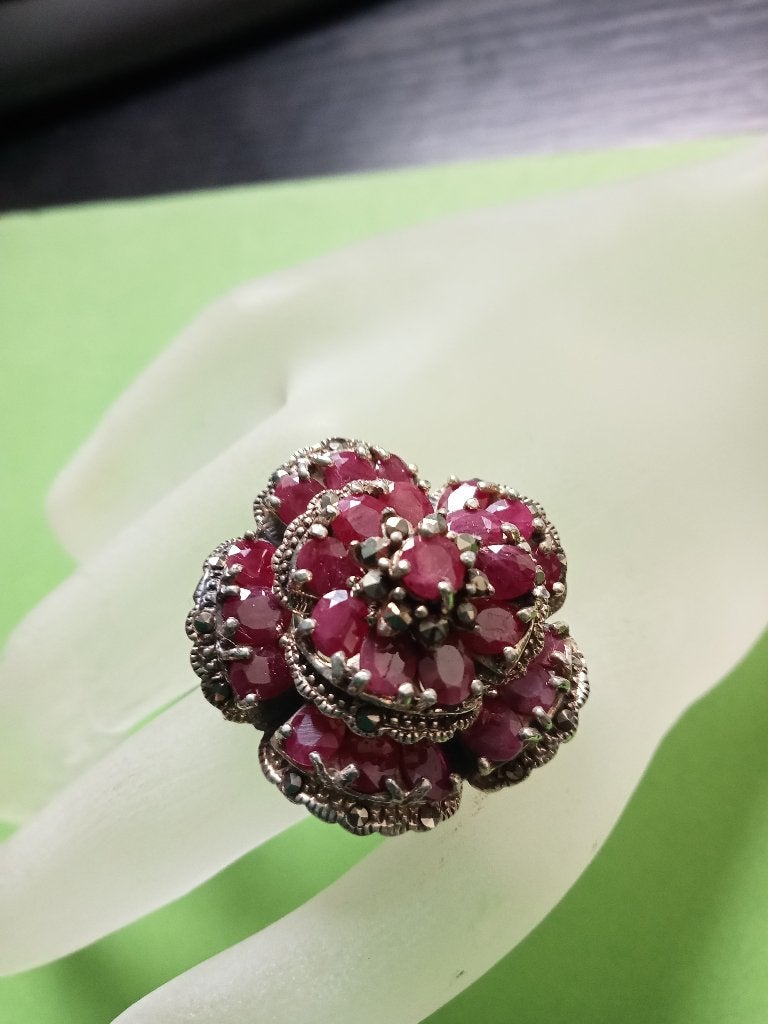 Prachtige Grote Sierlijke Zilveren Ring met veel Robijnen, Sieraden, Tassen en Uiterlijk, Antieke sieraden, Verzenden, Zilver
