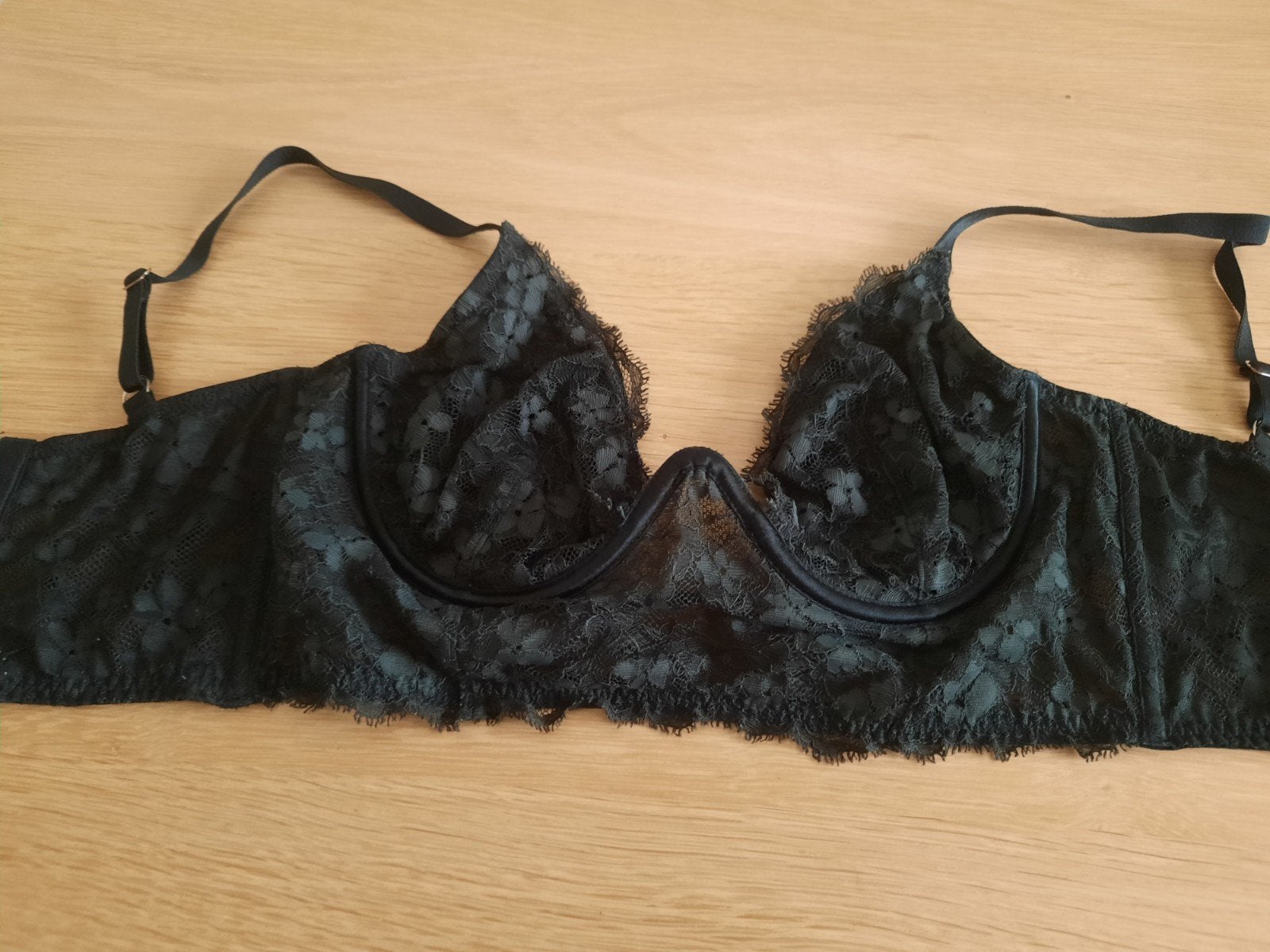 Zwarte kanten BH Victoria's Secret 80B € 7,50, Victoria's Secret, Ophalen of Verzenden, Zwart, BH