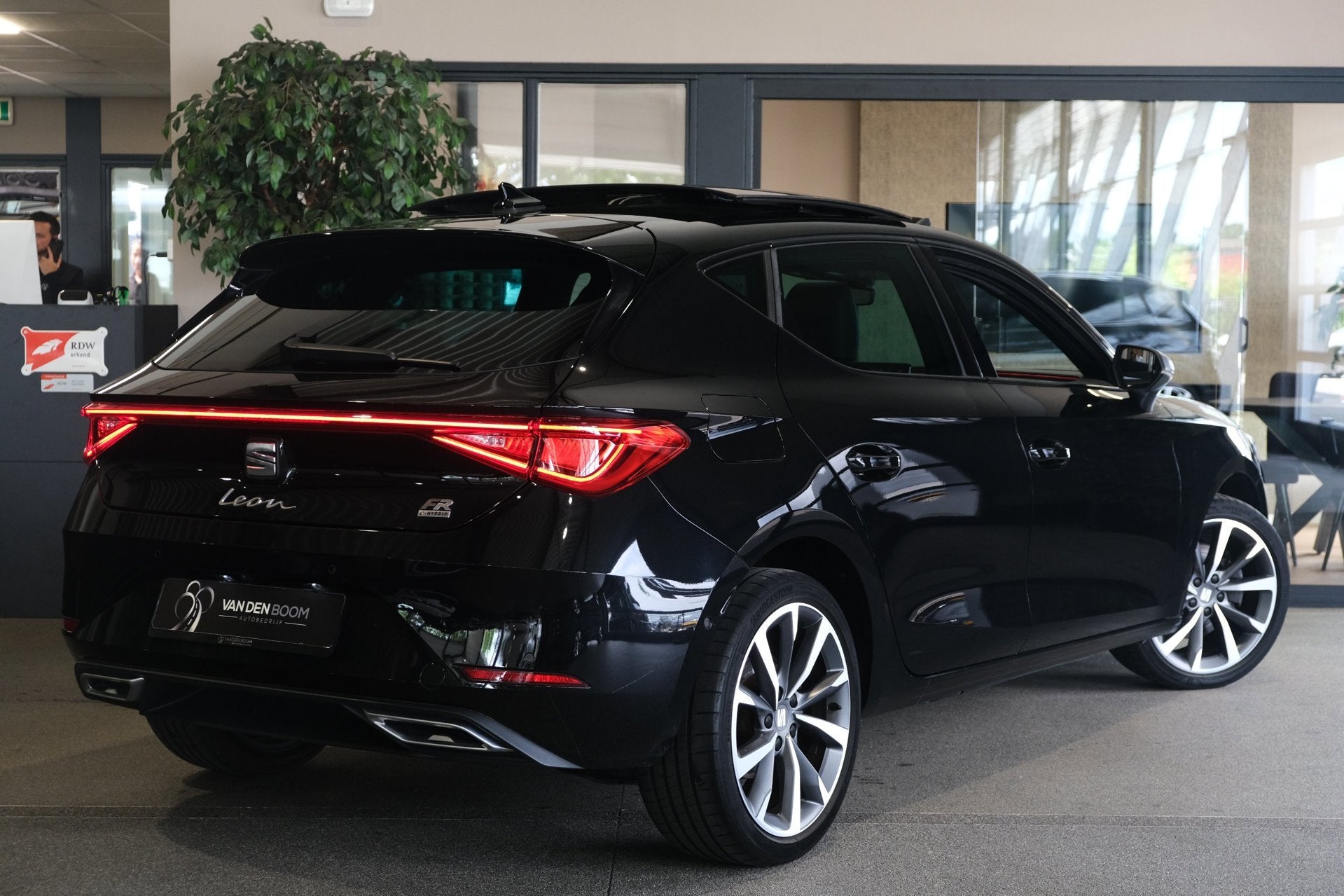 Seat Leon 1.4 TSI eHybrid PHEV FR 204PK Pano Alcantara Led C, Gebruikt, Zwart, Leon, Zwart