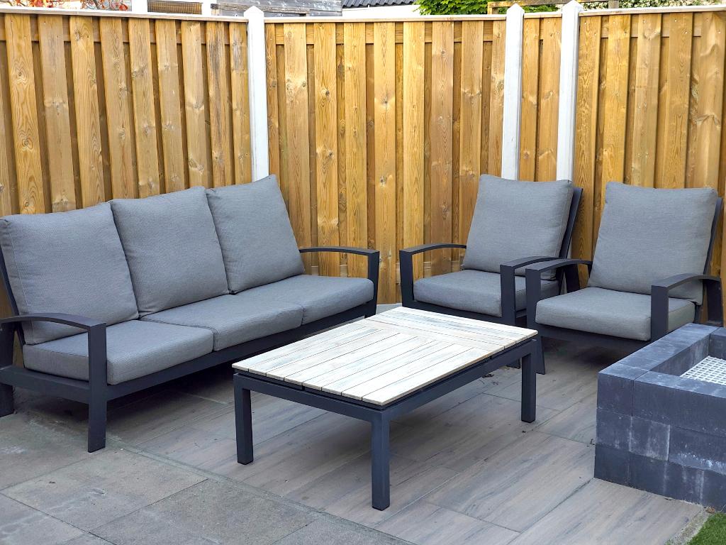 Luxe tuinset van Tierra Outdoor met bank, stoelen en tafel, Ophalen, 5 zitplaatsen, Aluminium, Zo goed als nieuw