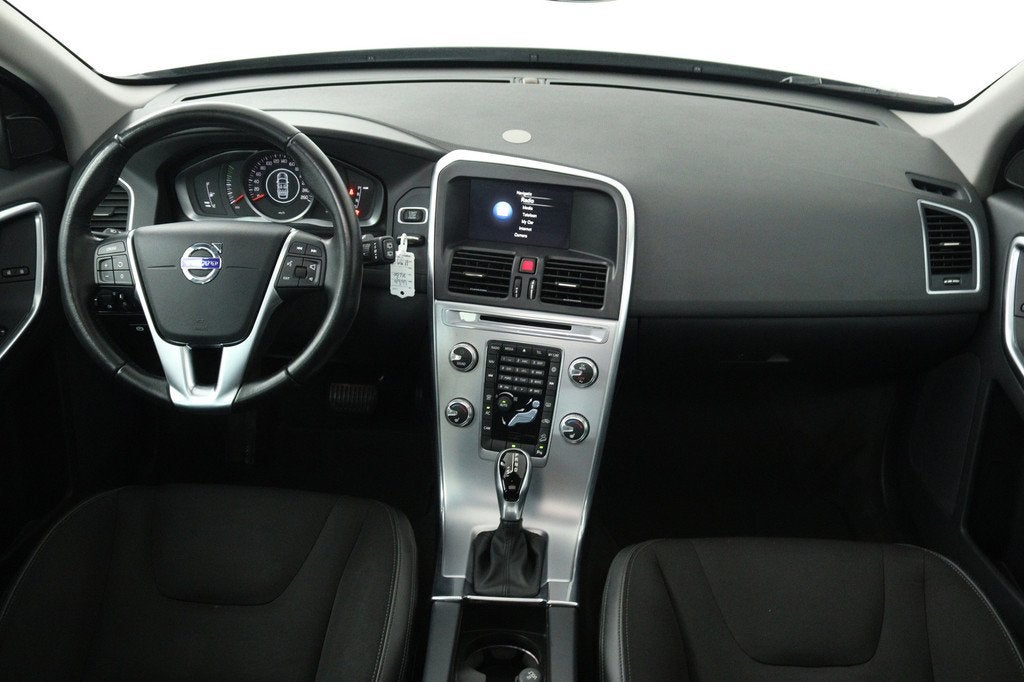 Volvo XC60 2.0 T6 Polar+ (PANORAMADAK, TREKHAAK, CAMERA, XEN, Auto's, Volvo, Stof, Gebruikt, 4 cilinders, Zwart
