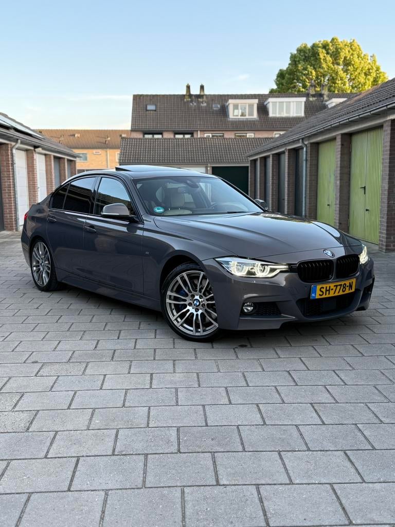 BMW 3-Serie 330i M-Pakket Aut. UNIEKE KLEUR!, Auto's, Automaat, Achterwielaandrijving, 1800 kg, Beige