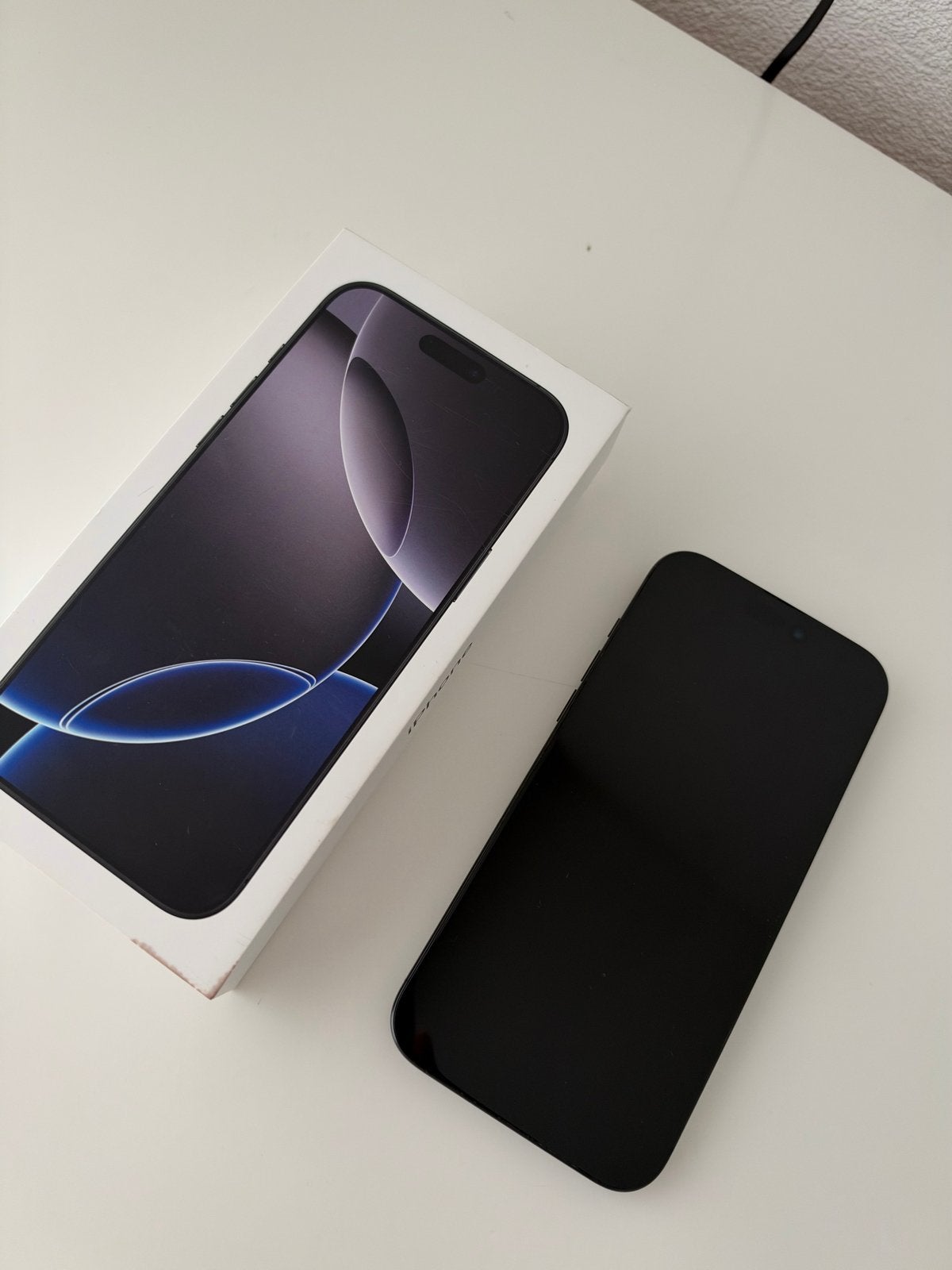 Foto 2 van Apple iPhone 16 Pro Max 256GB Zwart - Zo goed als nieuw